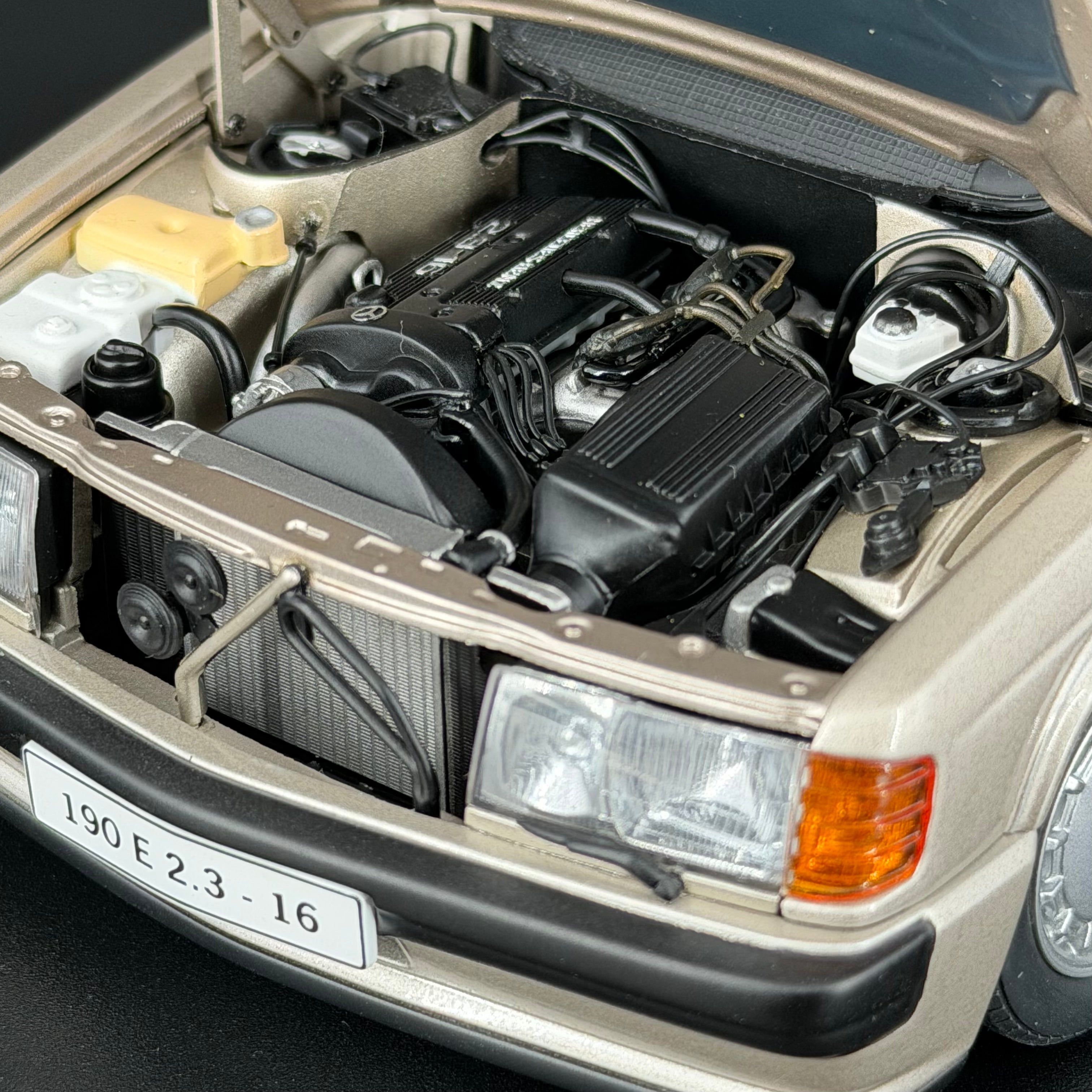 Mercedes-Benz 190E 2.3-16 Nürburgring Anniversary 1984 Winner #11 la scara 1:18, de la AUTOart Millenium