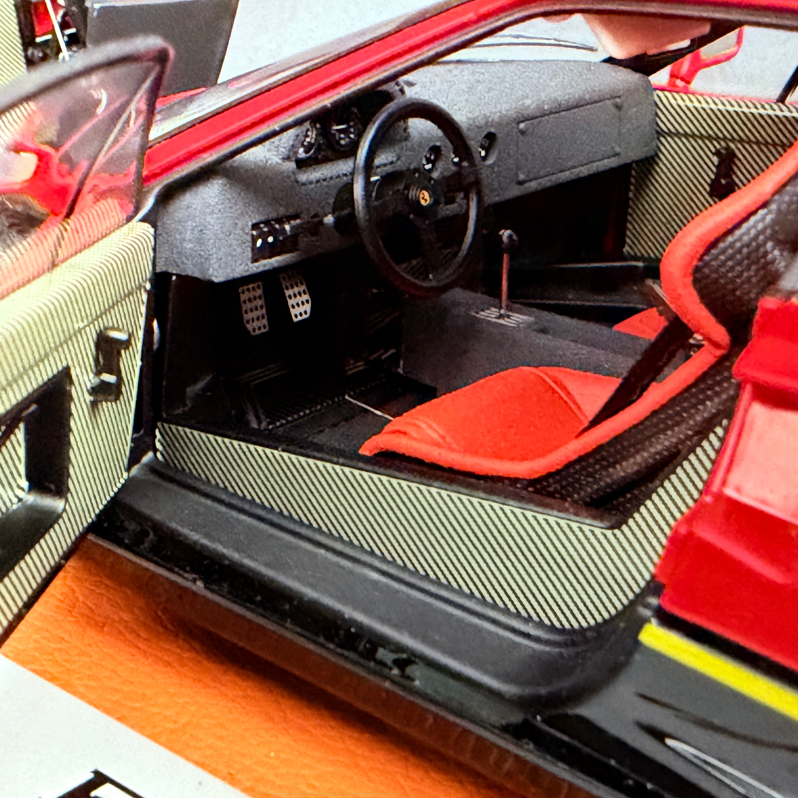 Bbr-models Ferrari F40 1987 - Mit Vitrine - Mit Showcase 1/18 Rot Schwarz Gold
