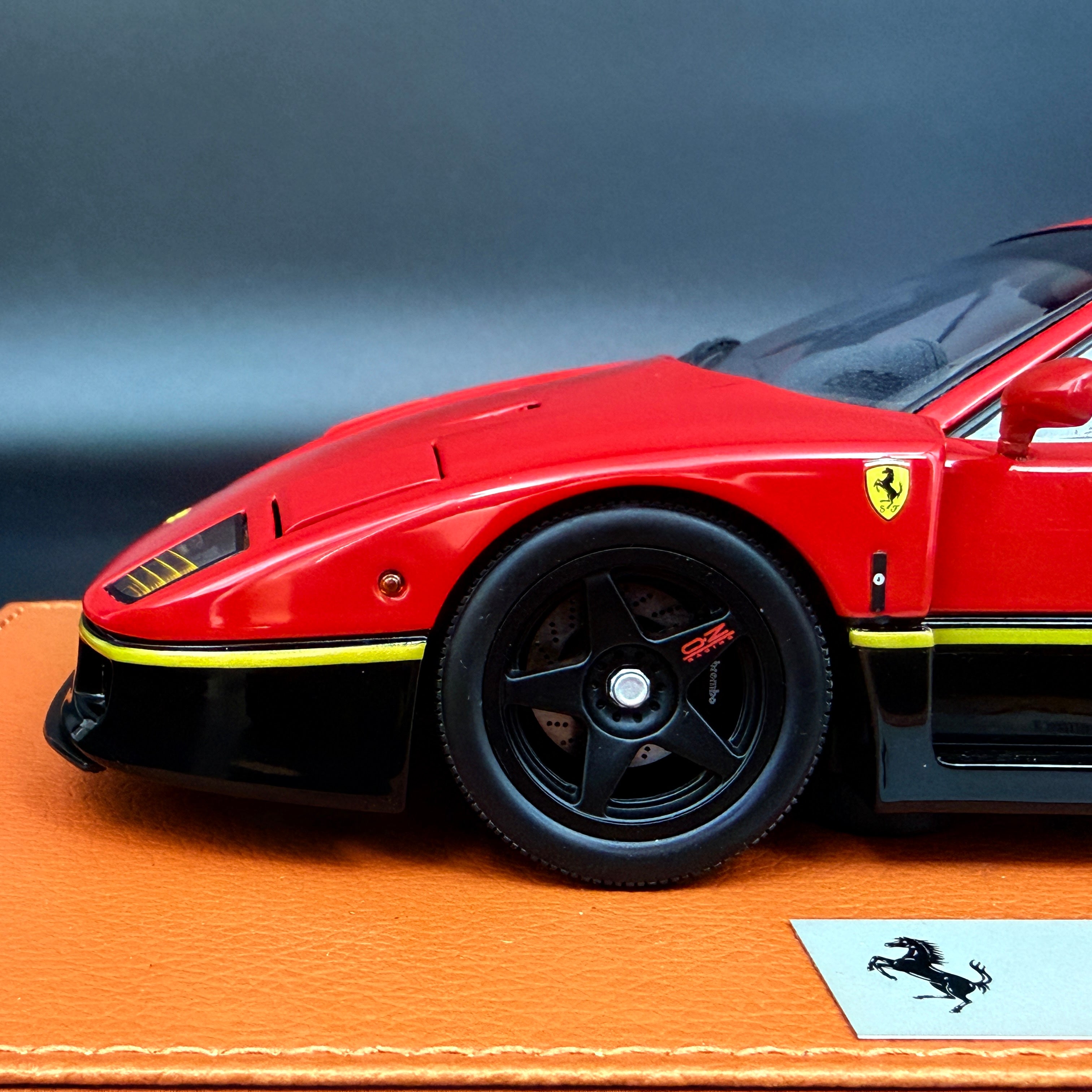 Bbr-models Ferrari F40 1987 - Mit Vitrine - Mit Showcase 1/18 Rot Schwarz Gold