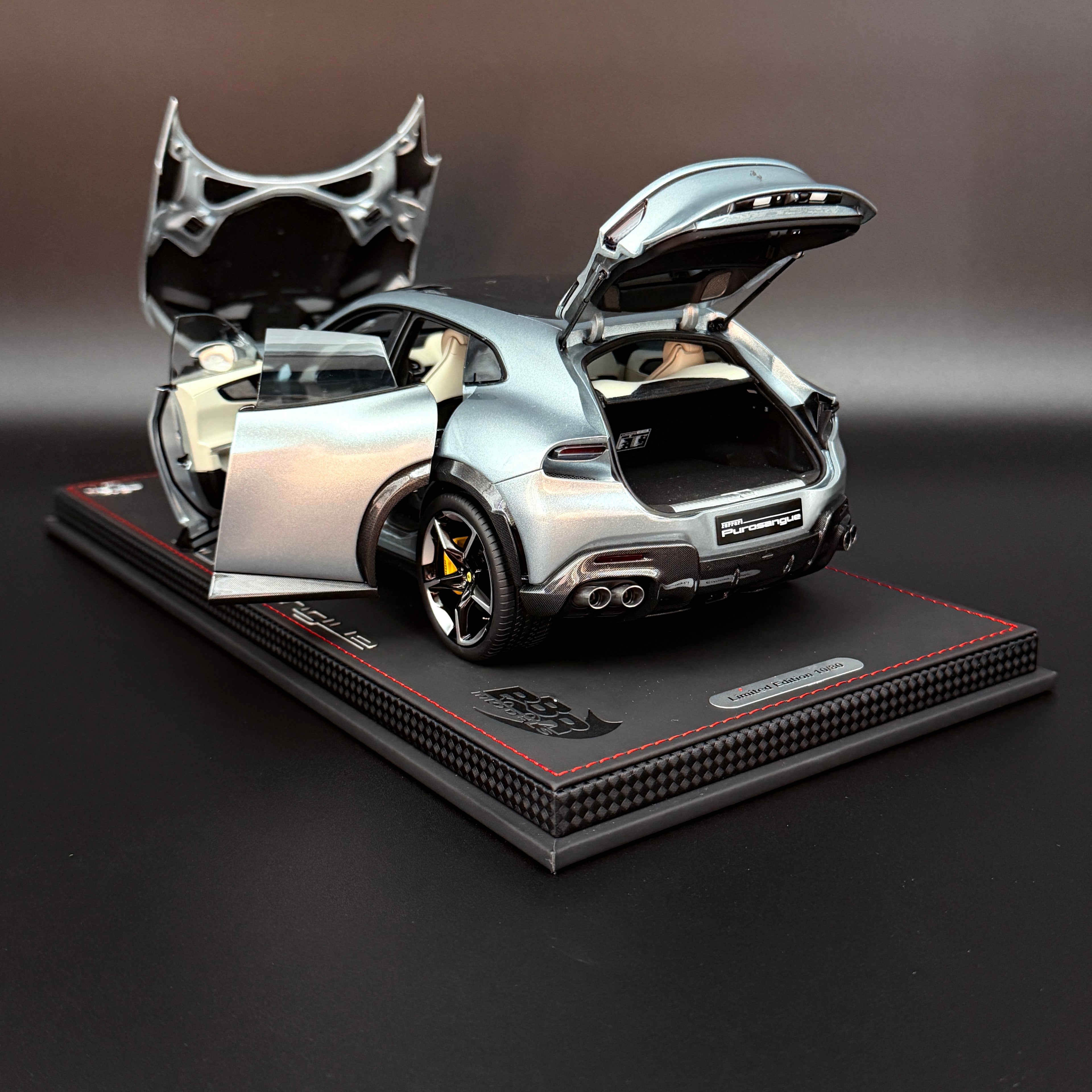 1/18 Ferrari Purosangue Grigio Titanio mit Dach, limitiert auf 80 Stück, BBR