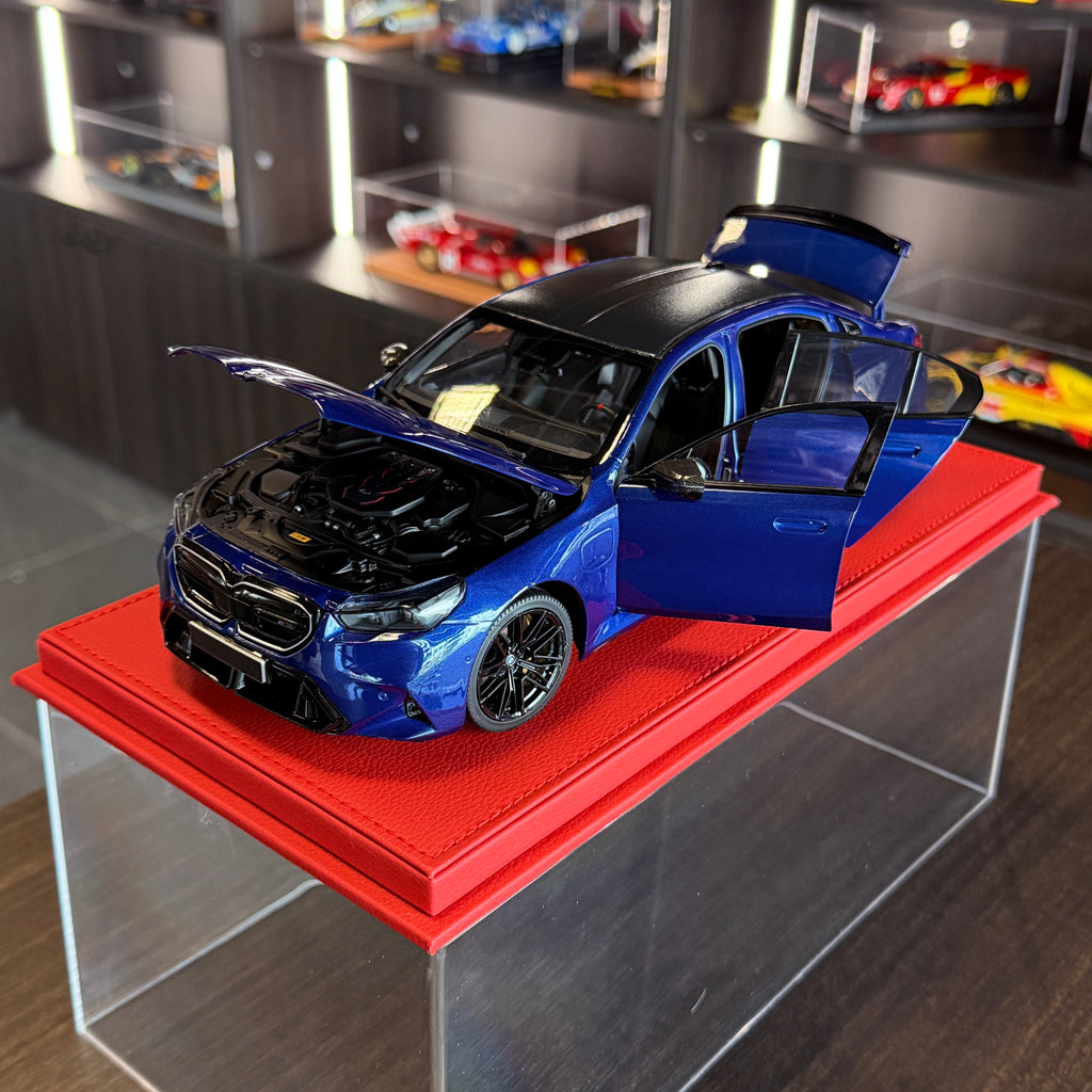 BMW M5 2024 Modrá metalíza v měřítku 1:18 od společnosti Minichamps