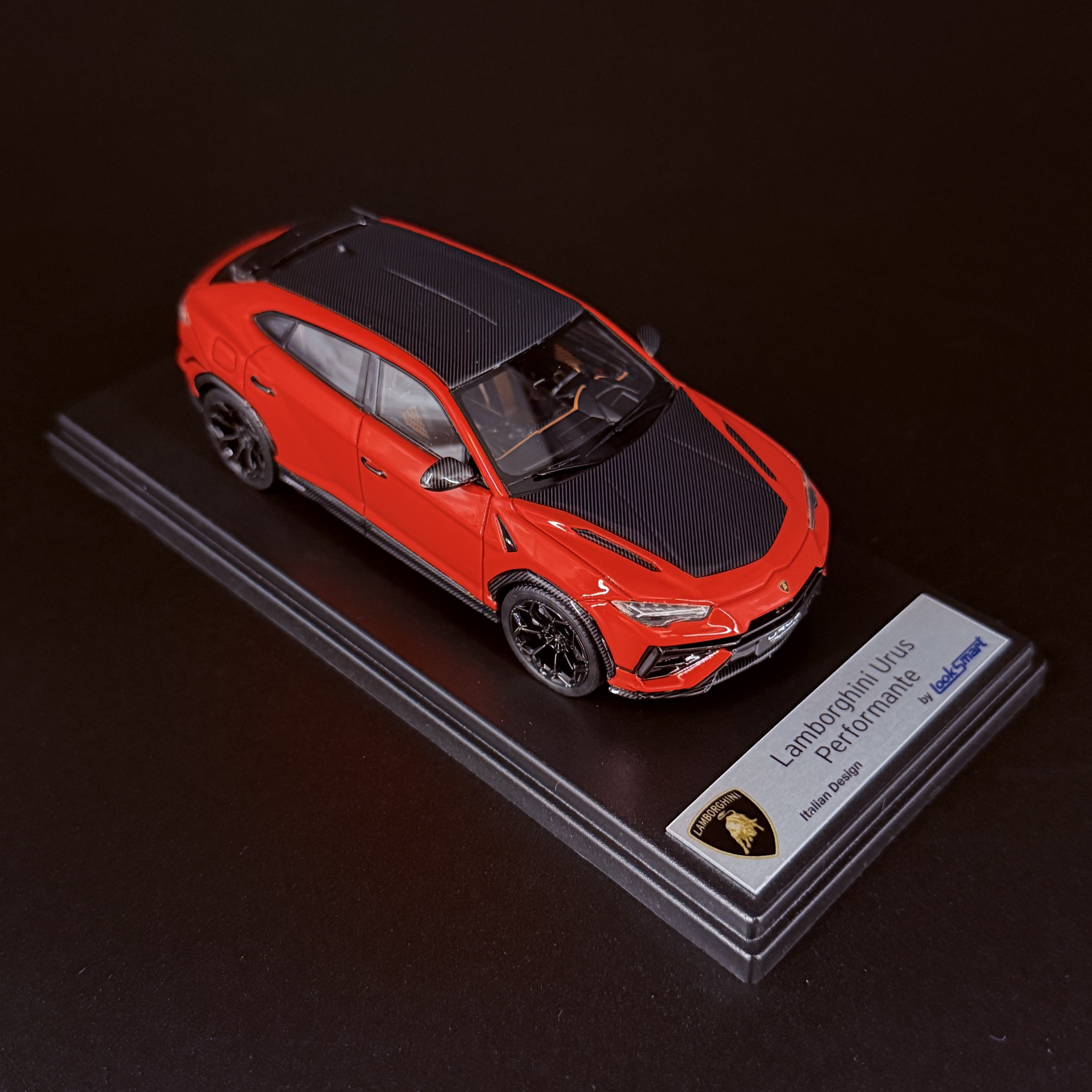 Lamborghini Urus Performante – Rosso Arancio im Maßstab 1:43 von LookSmart