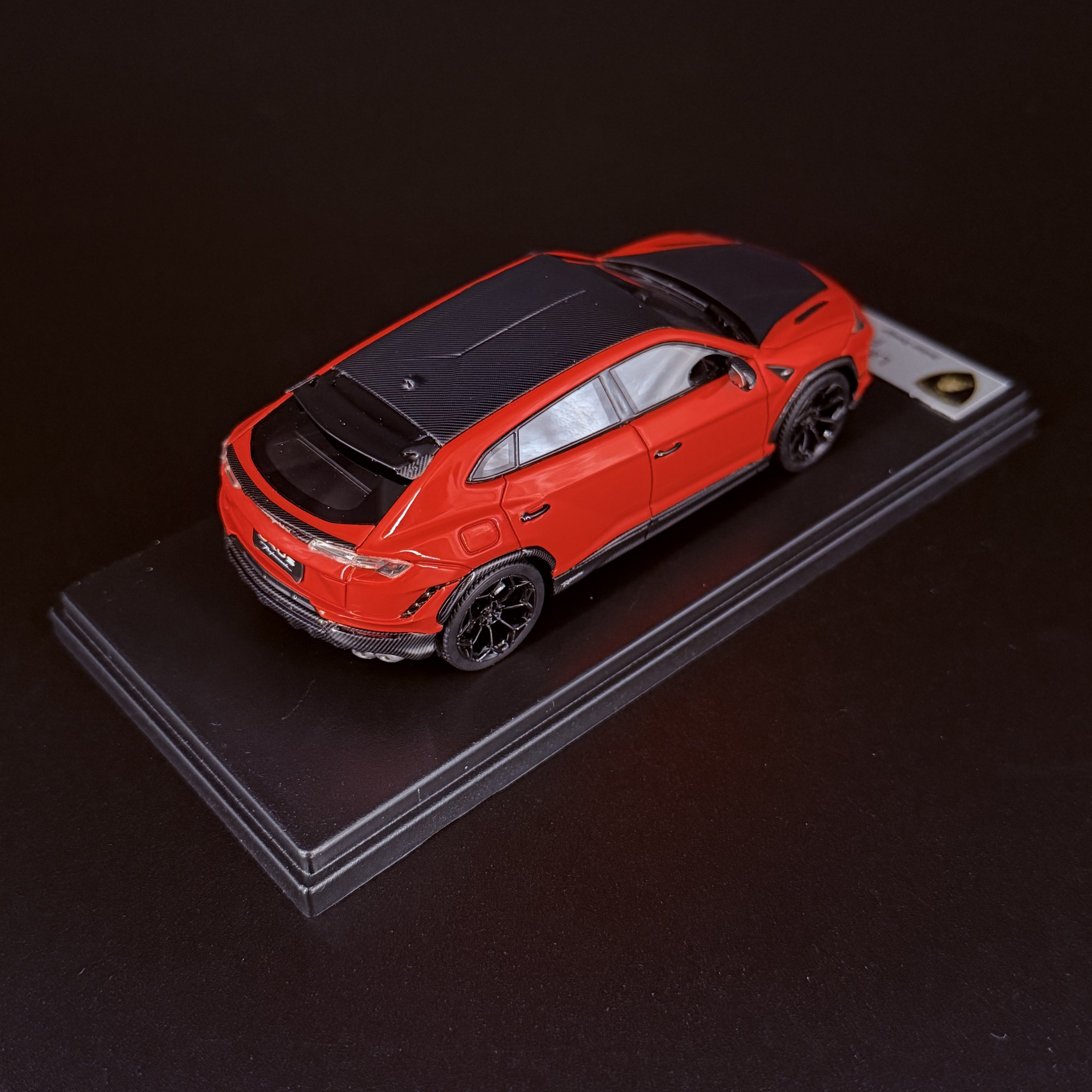 Lamborghini Urus Performante – Rosso Arancio im Maßstab 1:43 von LookSmart
