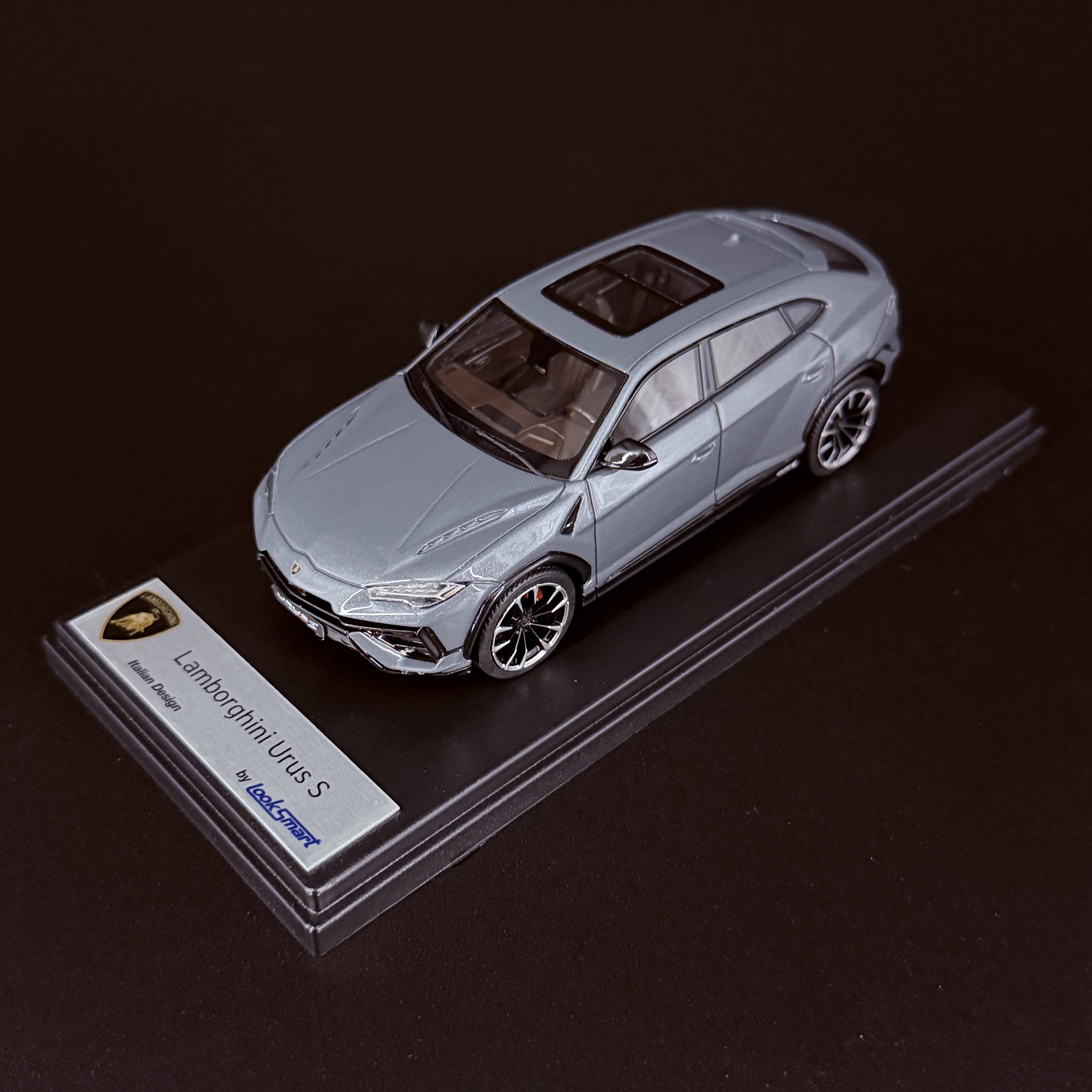 Lamborghini Urus S – Grigio Telesto im Maßstab 1:43 von LookSmart