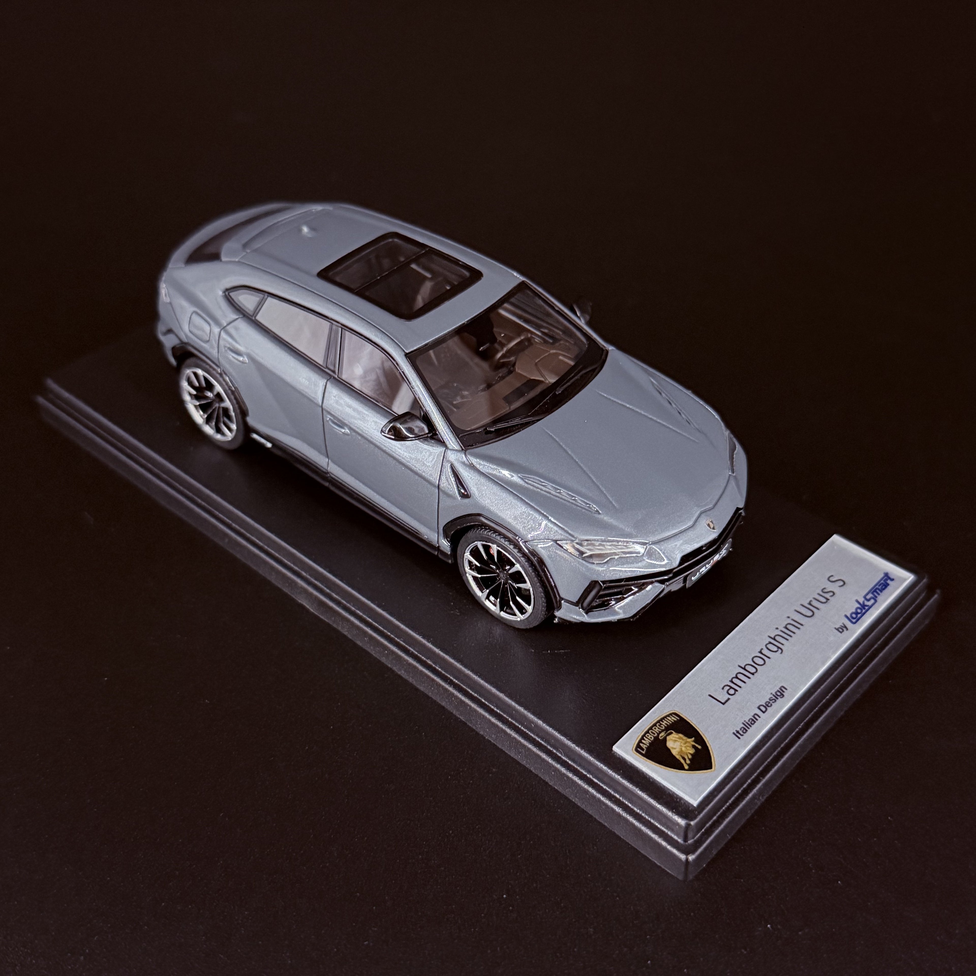 Lamborghini Urus S – Grigio Telesto im Maßstab 1:43 von LookSmart
