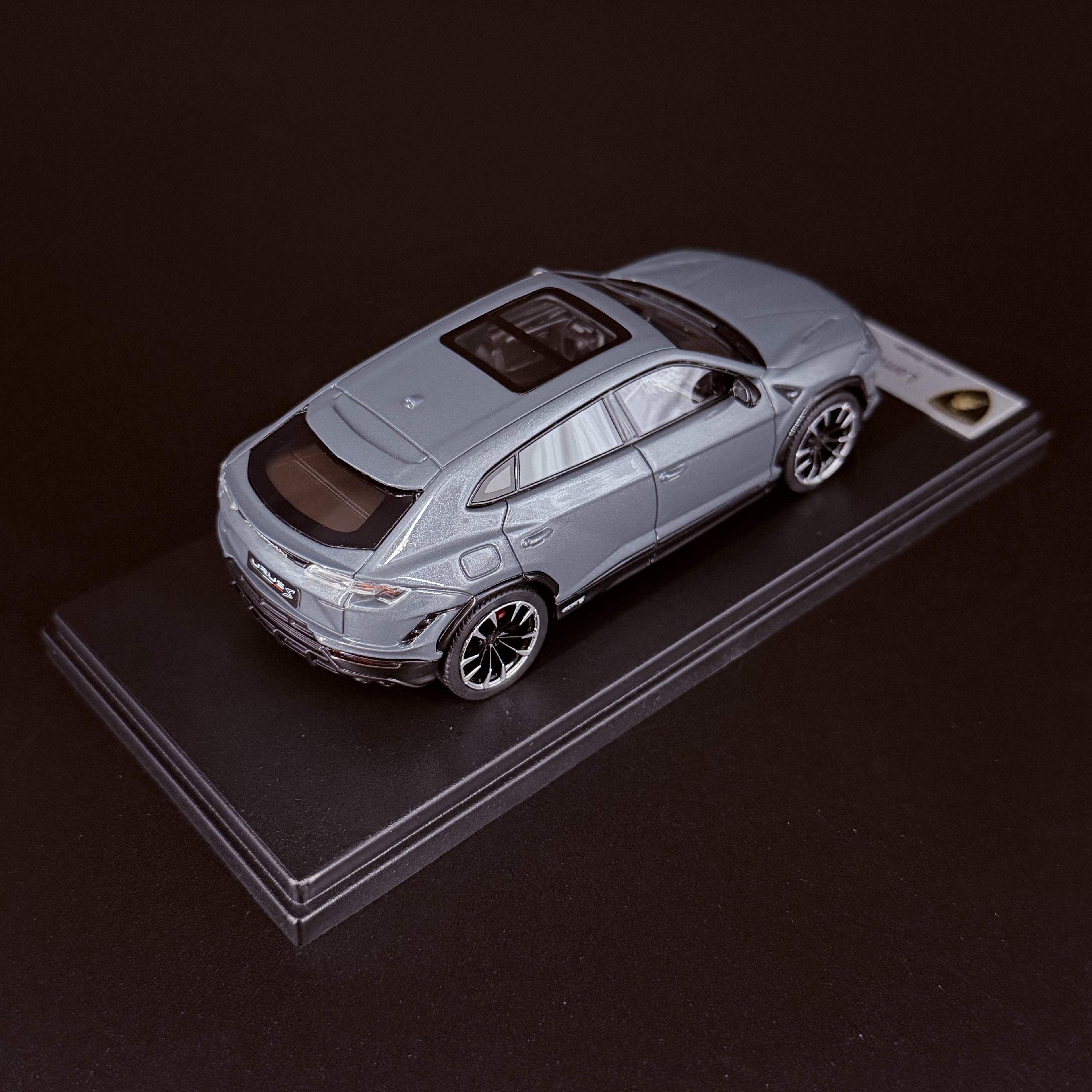 Lamborghini Urus S – Grigio Telesto im Maßstab 1:43 von LookSmart