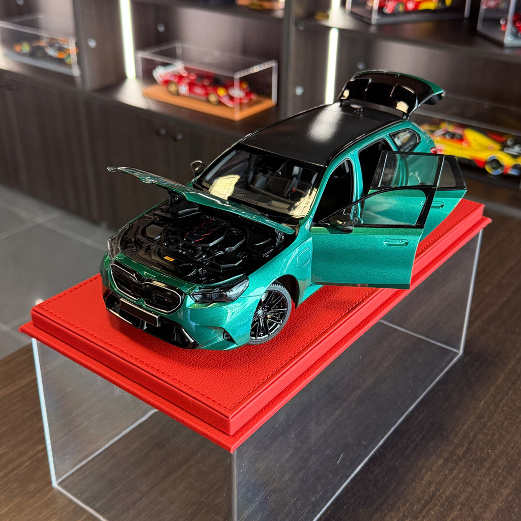BMW M5 Touring 2024 Green Metallic 1:18 Scale by Minichamps