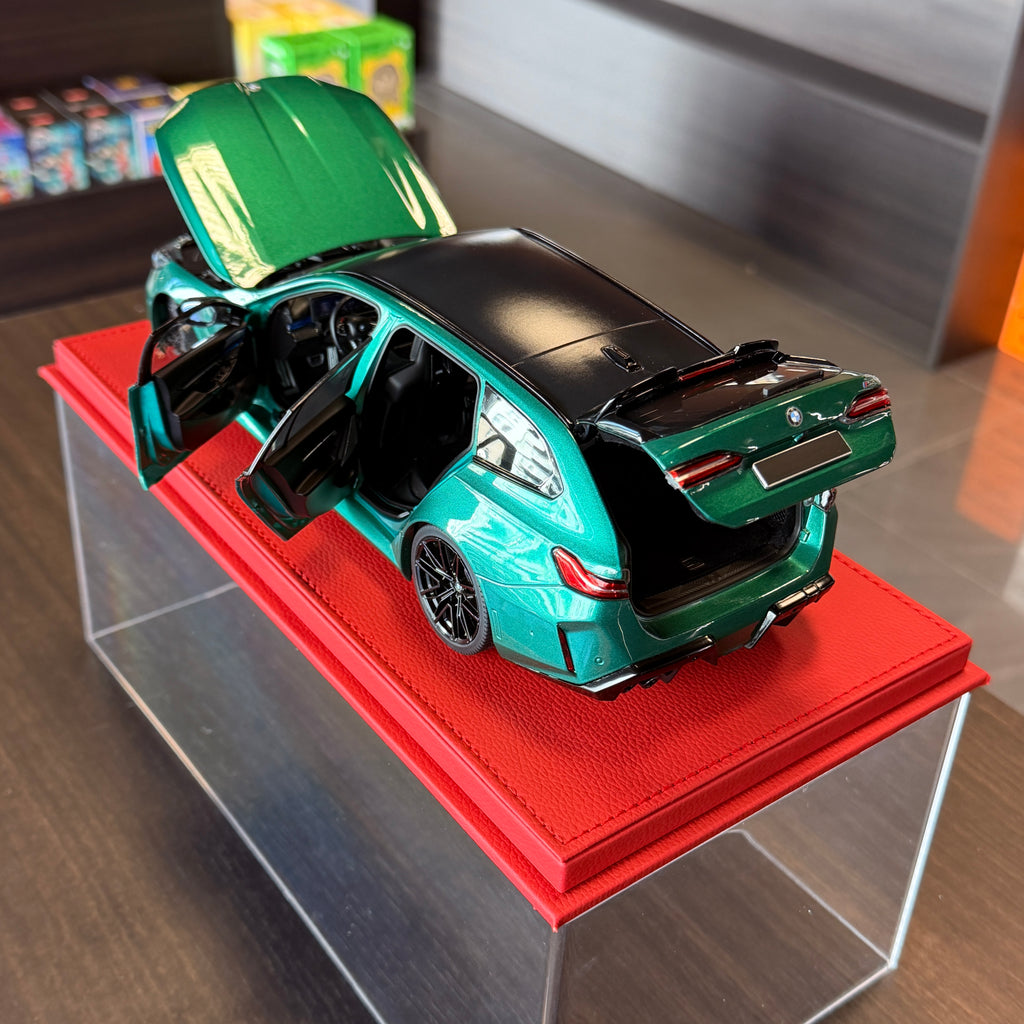 BMW M5 Touring 2024 Green Metallic 1:18 Scale by Minichamps