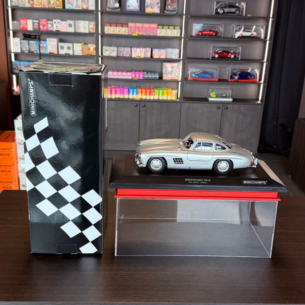 Mercedes-Benz 300 SL 1955 stříbrný v měřítku 1:18 od Minichamps