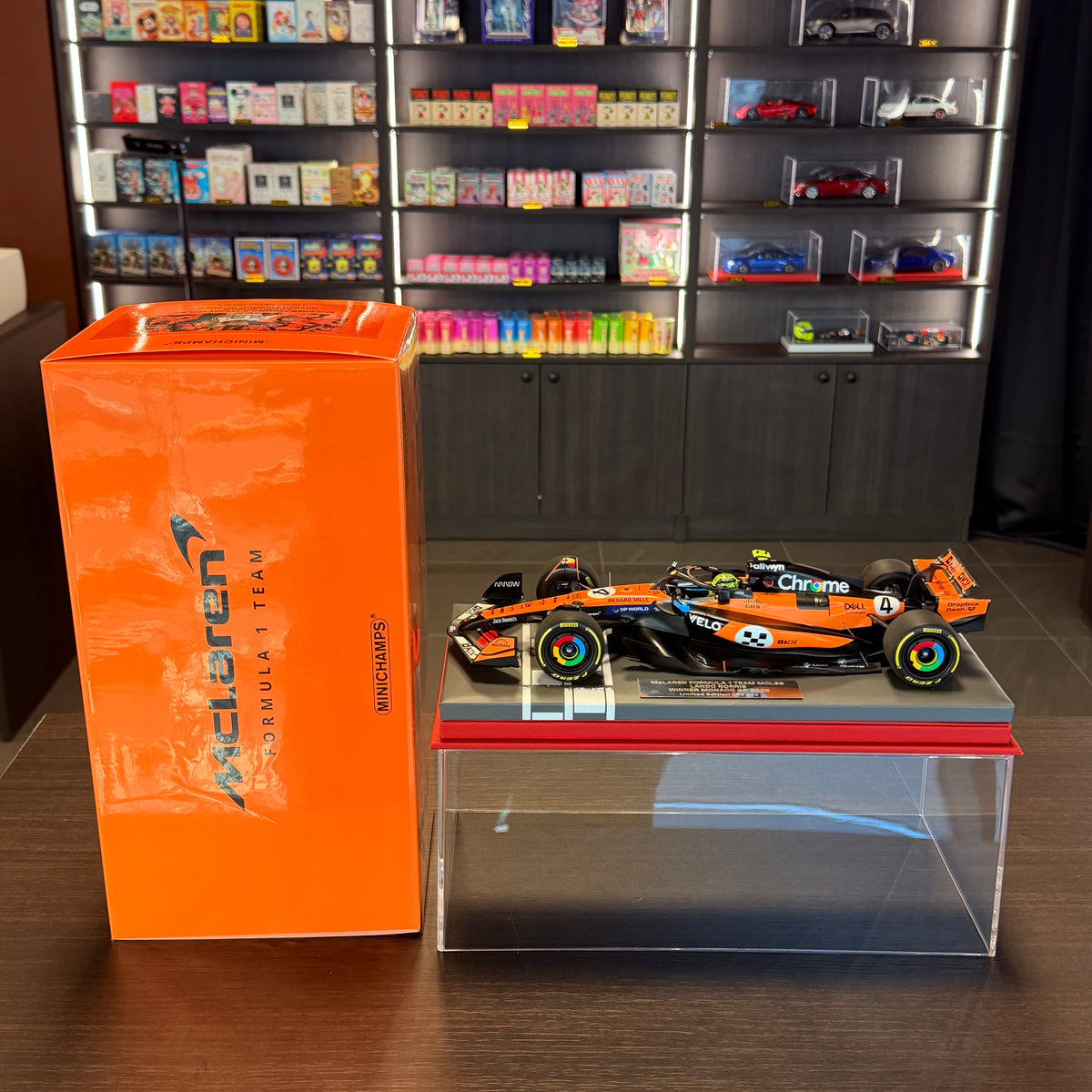 McLaren MCL39 Lando Norris vítěz Velké ceny Monaka 2025 v měřítku 1:18 od Minichamps