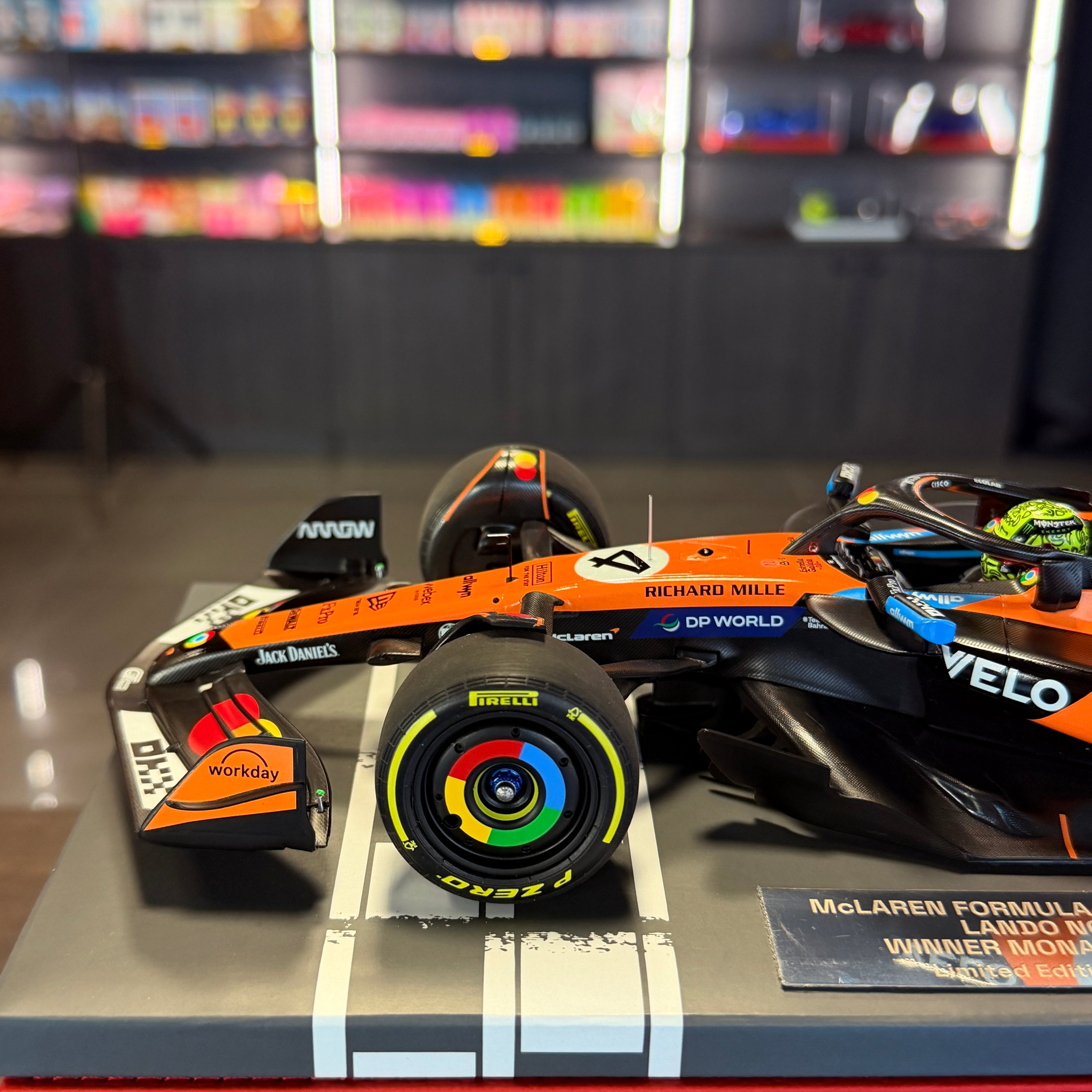 McLaren MCL39 Lando Norris vítěz Velké ceny Monaka 2025 v měřítku 1:18 od Minichamps