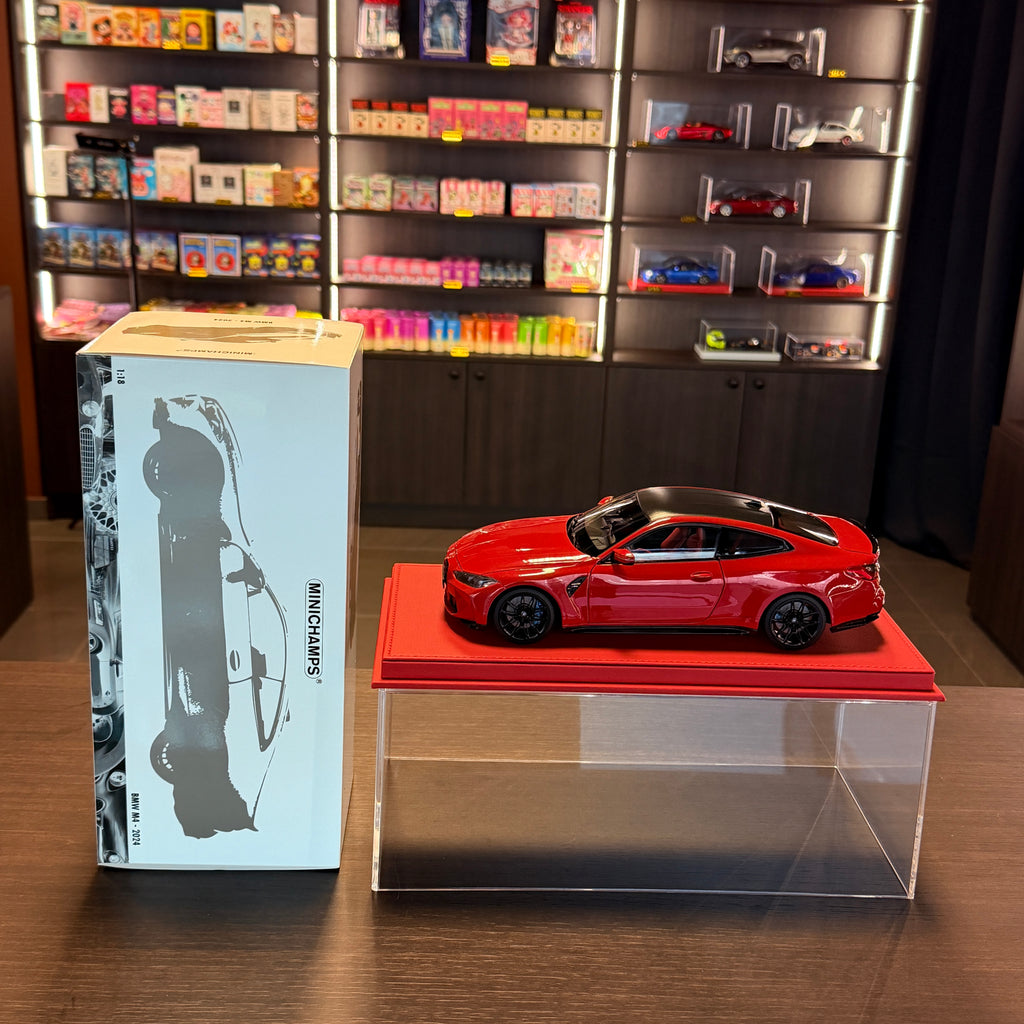 BMW M4 2024 v metalicky červené barvě v měřítku 1:18 od Minichamps