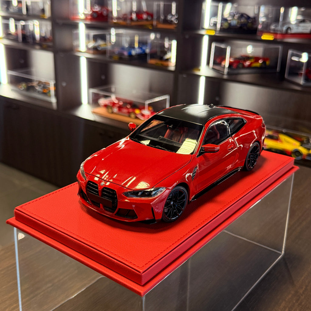 BMW M4 2024 v metalicky červené barvě v měřítku 1:18 od Minichamps