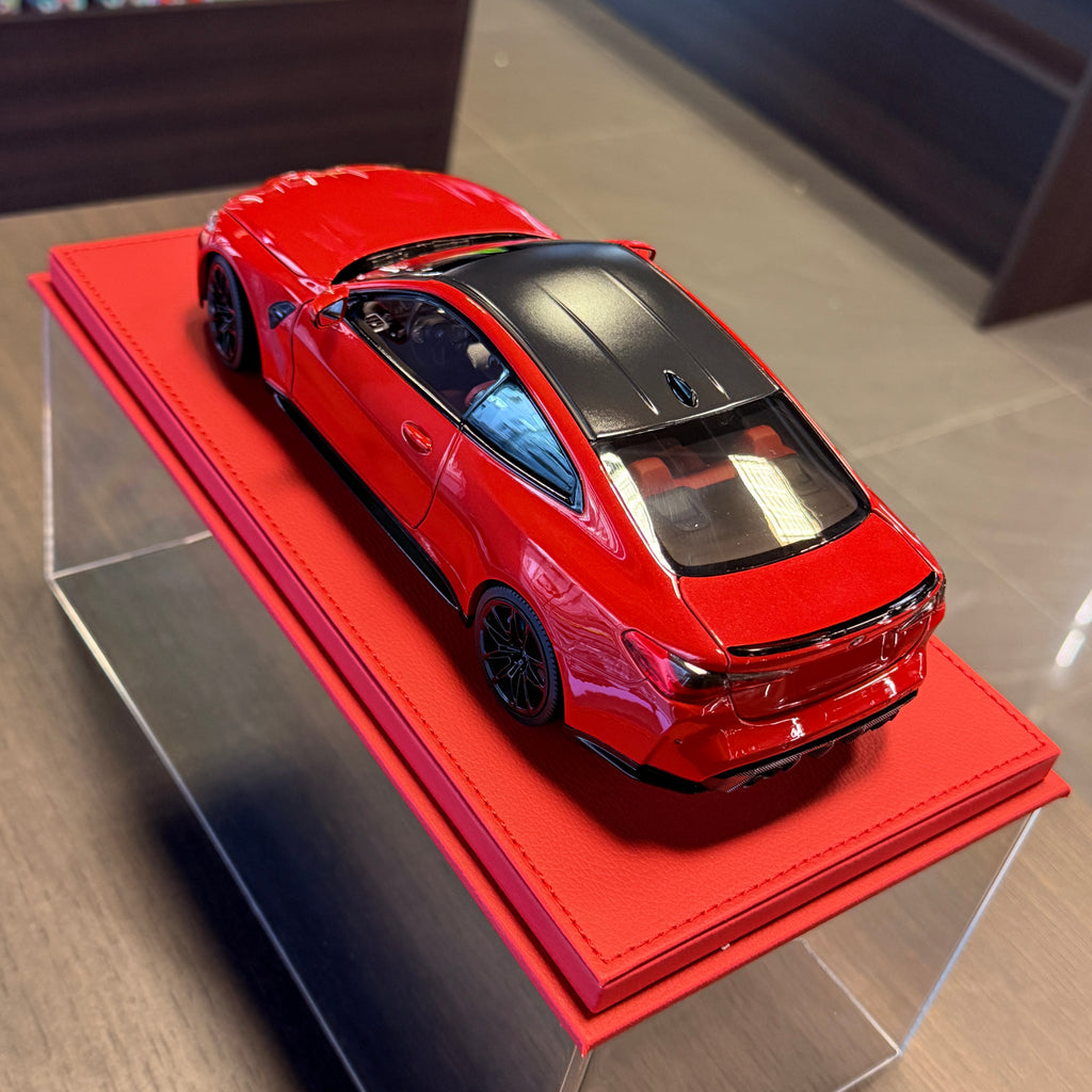 BMW M4 2024 v metalicky červené barvě v měřítku 1:18 od Minichamps