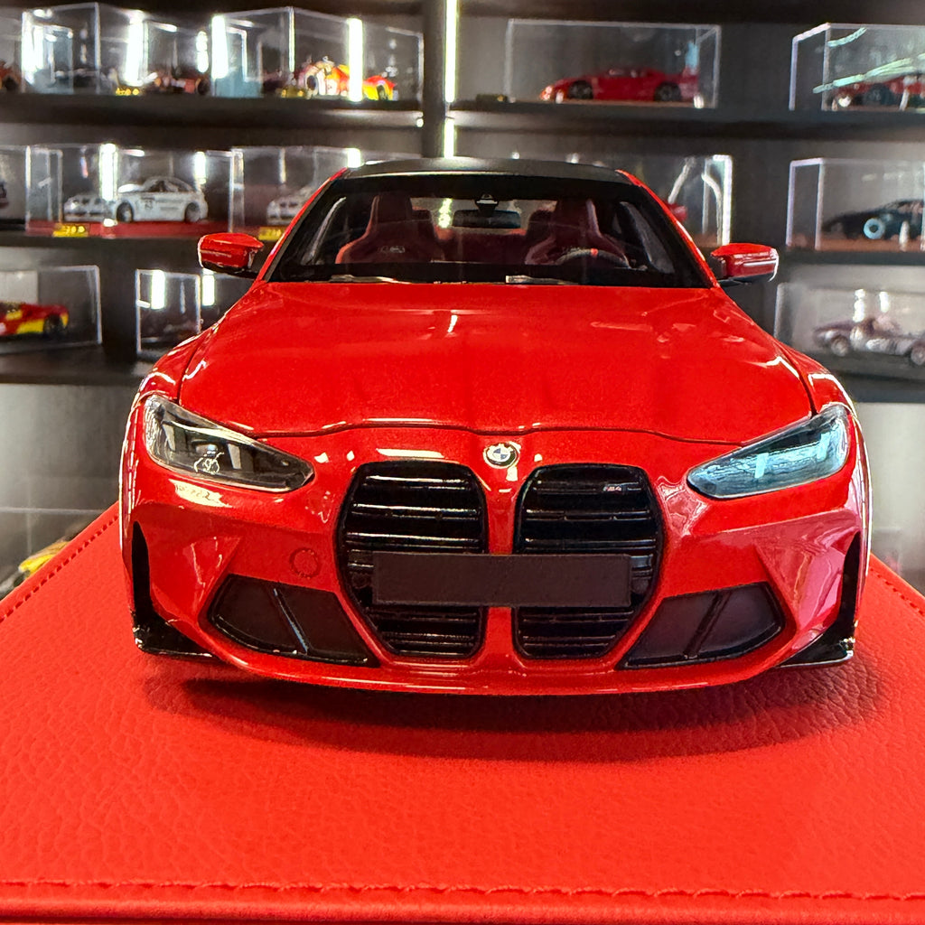 BMW M4 2024 v metalicky červené barvě v měřítku 1:18 od Minichamps