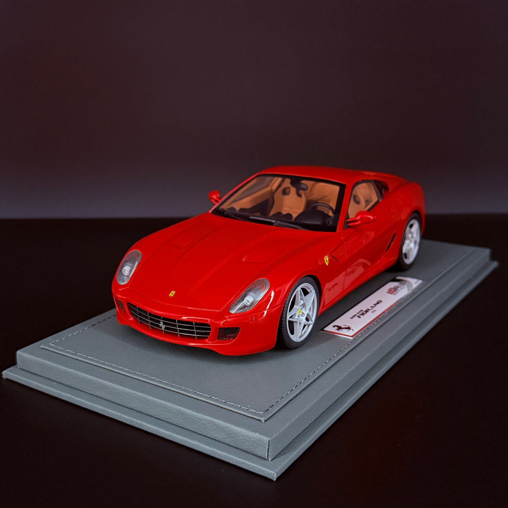 Ferrari 599 GTB Fiorano 2006 Rosso Corsa – Hecho en Italia – Escala 1:18 con vitrina (Edición Limitada 108 pzas) por BBR Models
