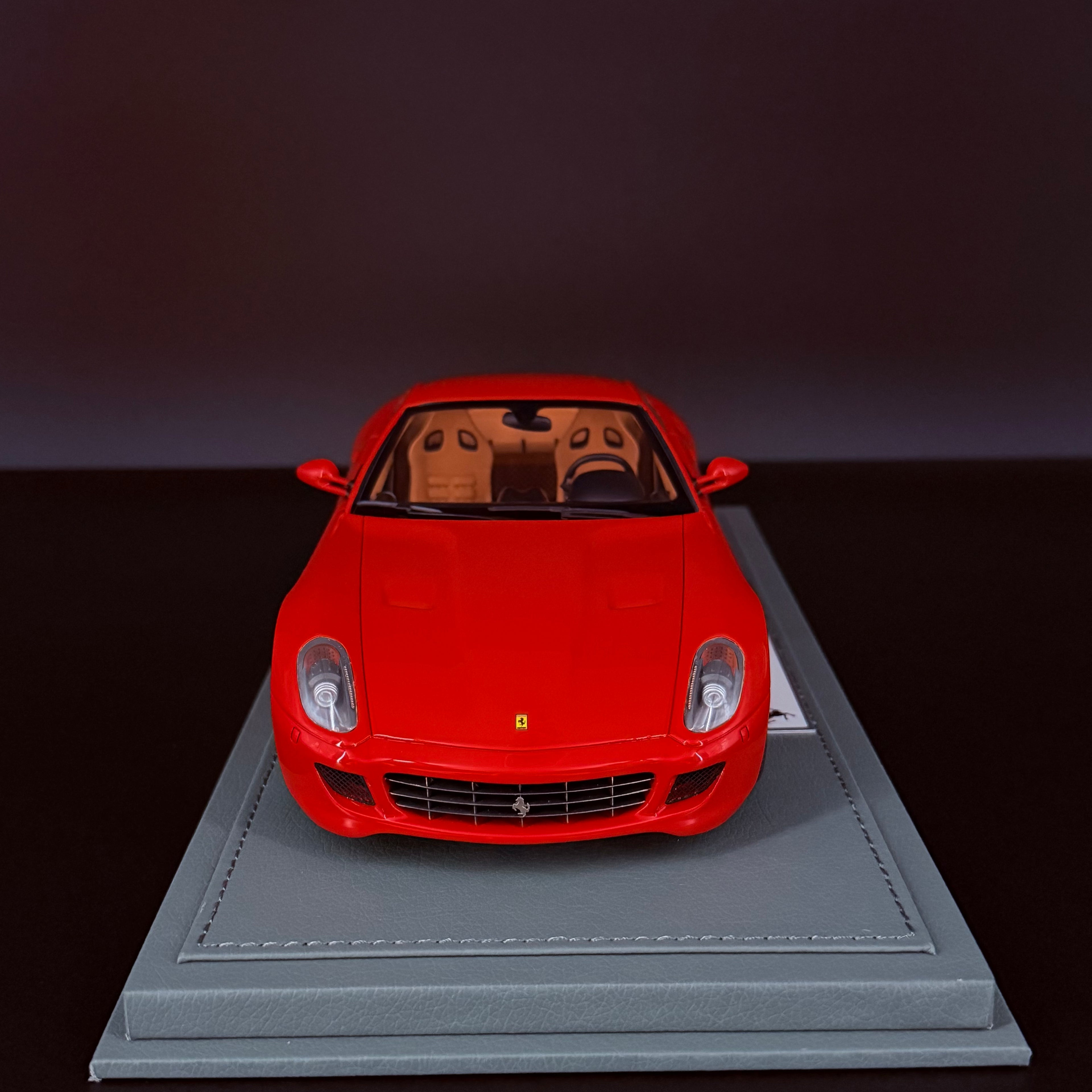 Ferrari 599 GTB Fiorano 2006 Rosso Corsa – Hecho en Italia – Escala 1:18 con vitrina (Edición Limitada 108 pzas) por BBR Models