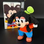 Disney Mickey Family Together Series, βελούδινο μπρελόκ Goofy, από την POP MART