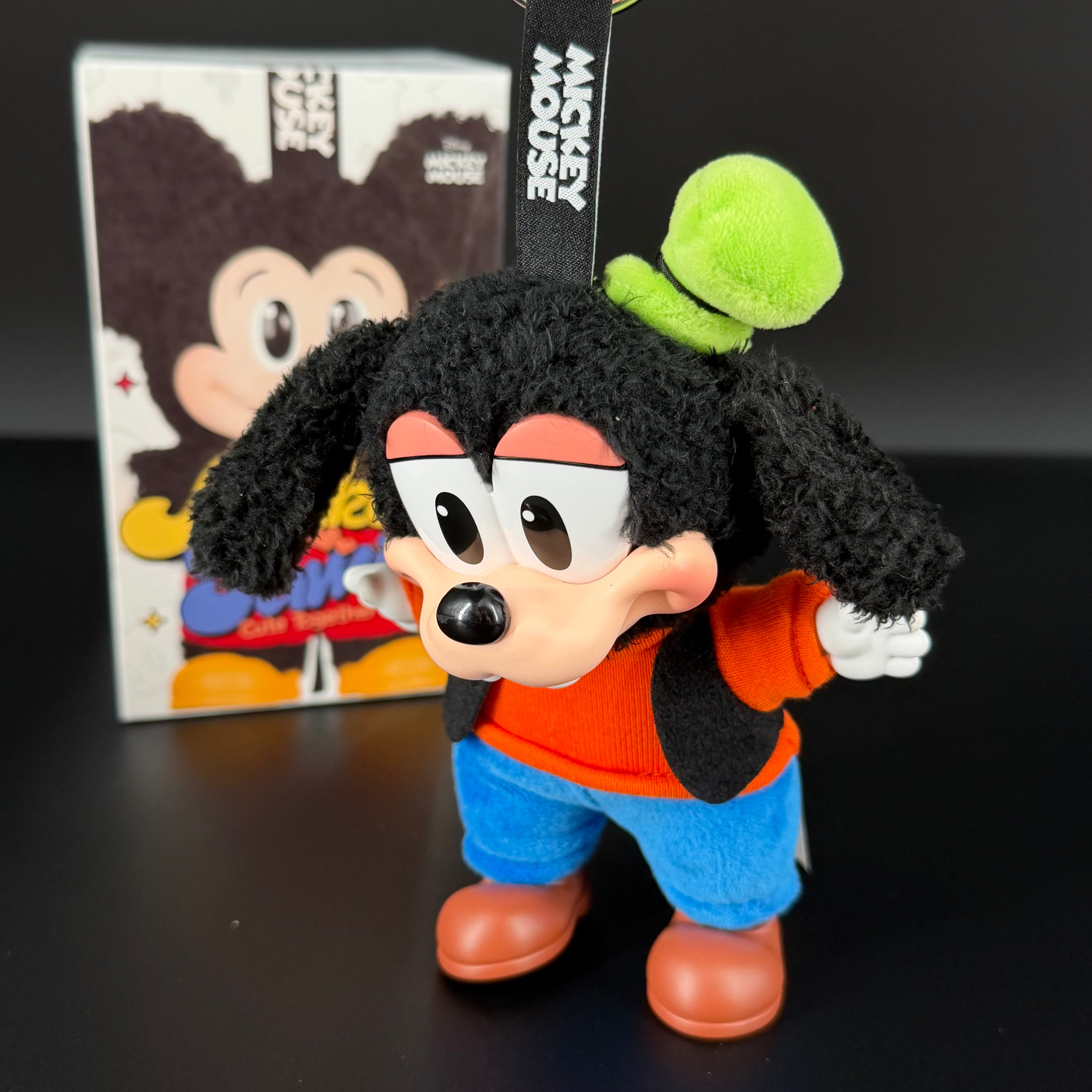 Disney Mickey Family Together Series Goofy-knuffelsleutelhanger van POP MART