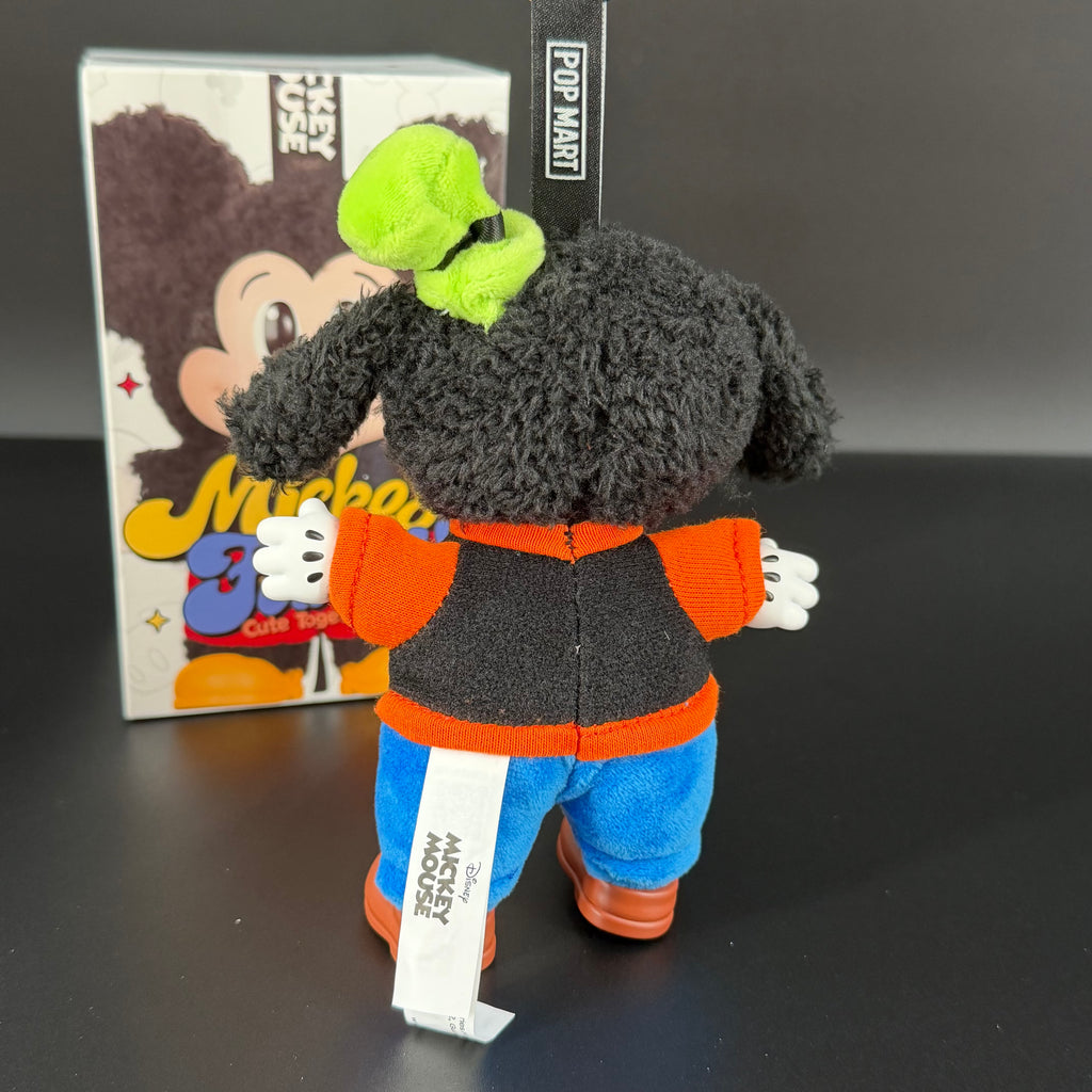 Disney Mickey Family Together Series, βελούδινο μπρελόκ Goofy, από την POP MART