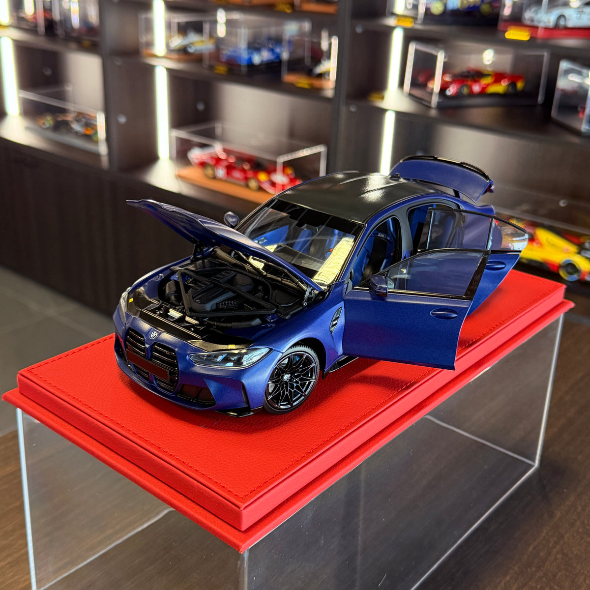 BMW M3 2024 matná metalická modrá 1:18 od Minichamps