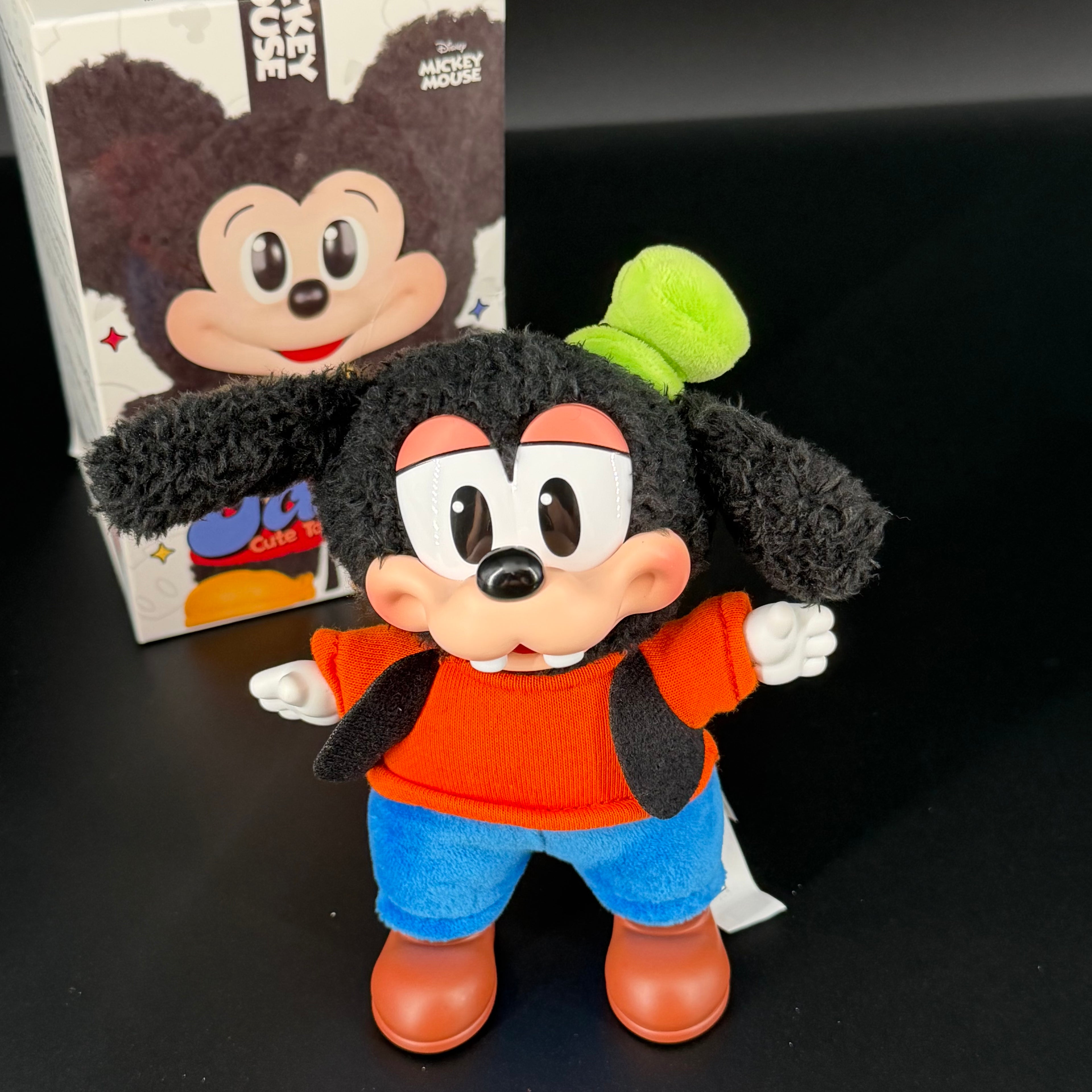 Disney Mickey Family Together Series Goofy-knuffelsleutelhanger van POP MART