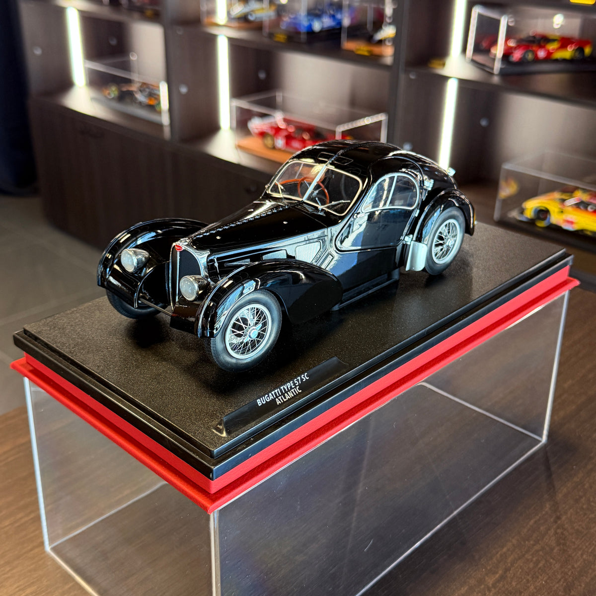 Bugatti Type 57 SC Atlantic Black 1:18 od Solido