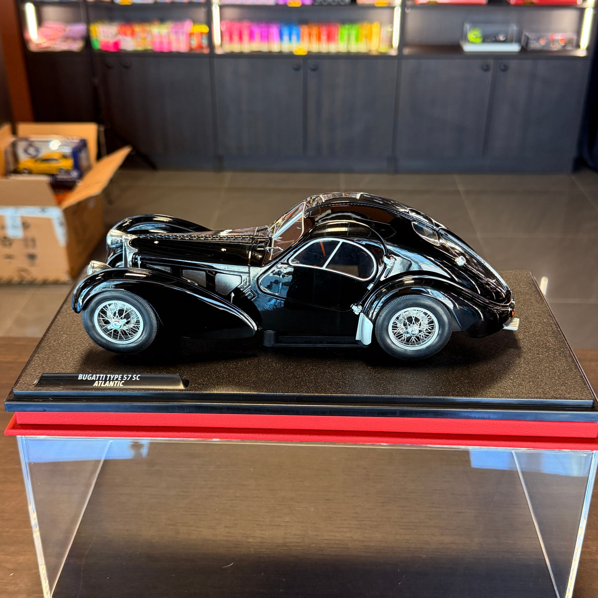 Bugatti Type 57 SC Atlantic Black 1:18 od Solido