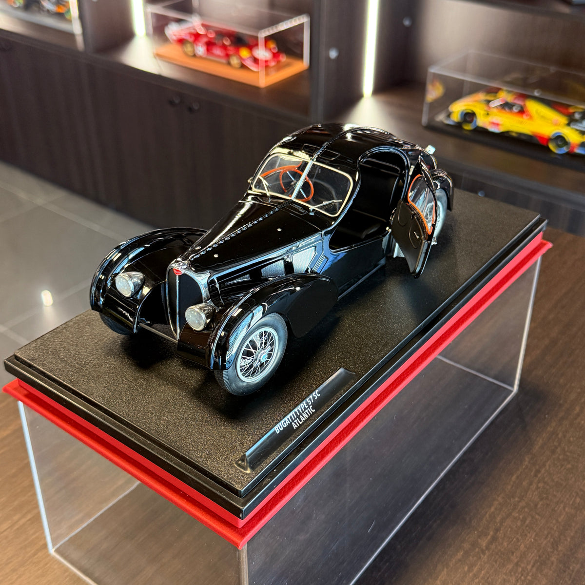 Bugatti Type 57 SC Atlantic Black 1:18 od Solido