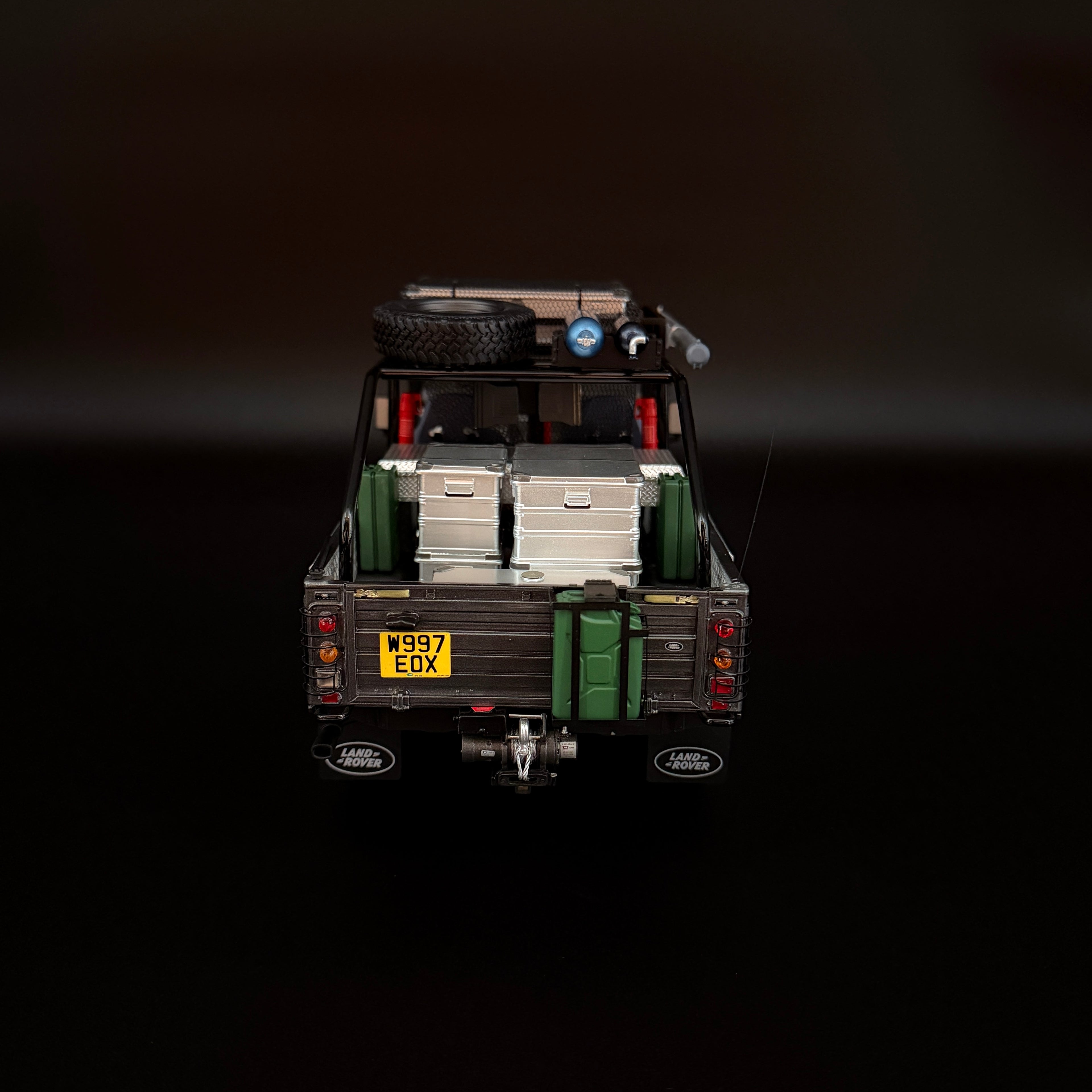 Land Rover Defender Movie (2001 Tomb Raider) Edition 1:18 Maßstab von KYOSHO