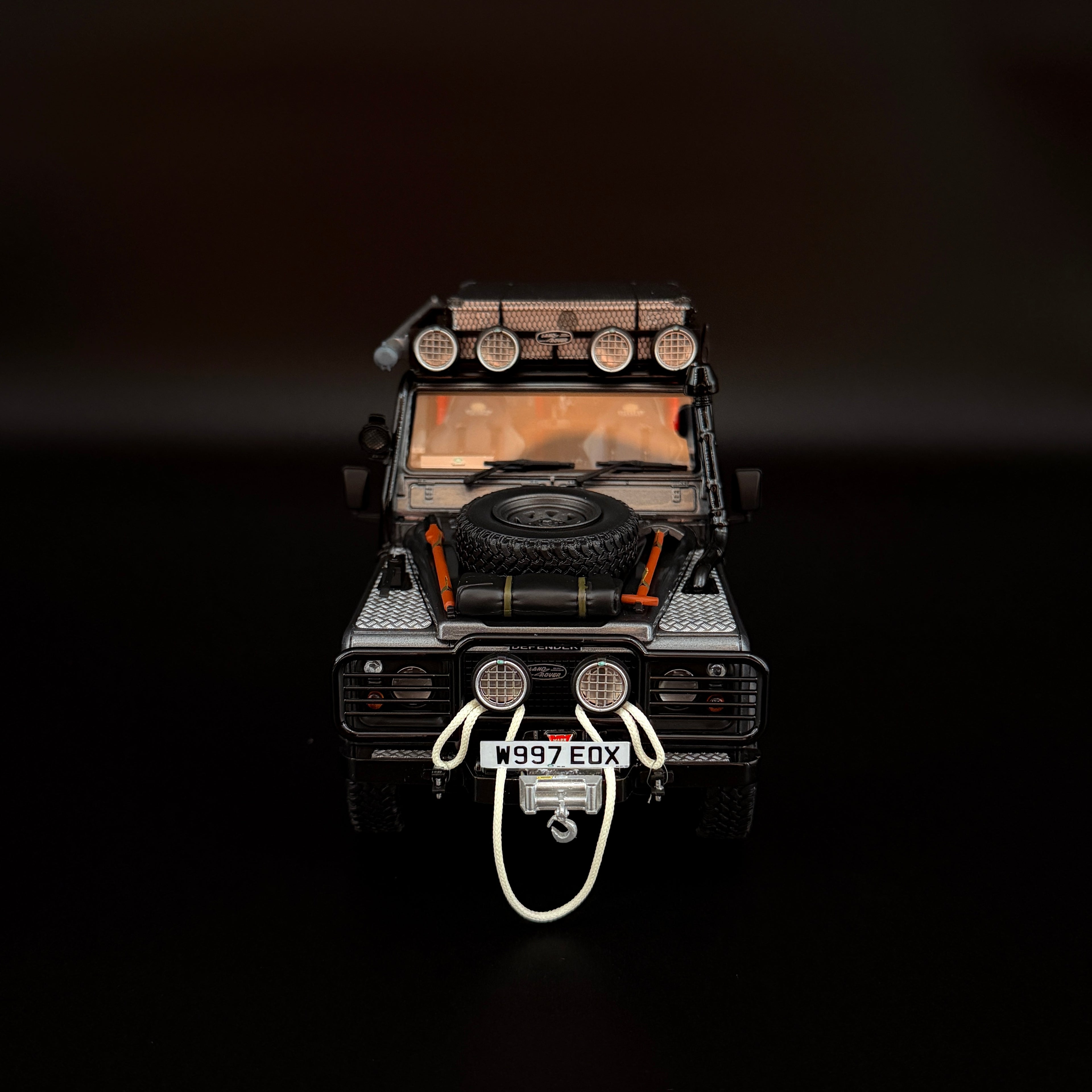 Land Rover Defender Movie (2001 Tomb Raider) Edition 1:18 Maßstab von KYOSHO