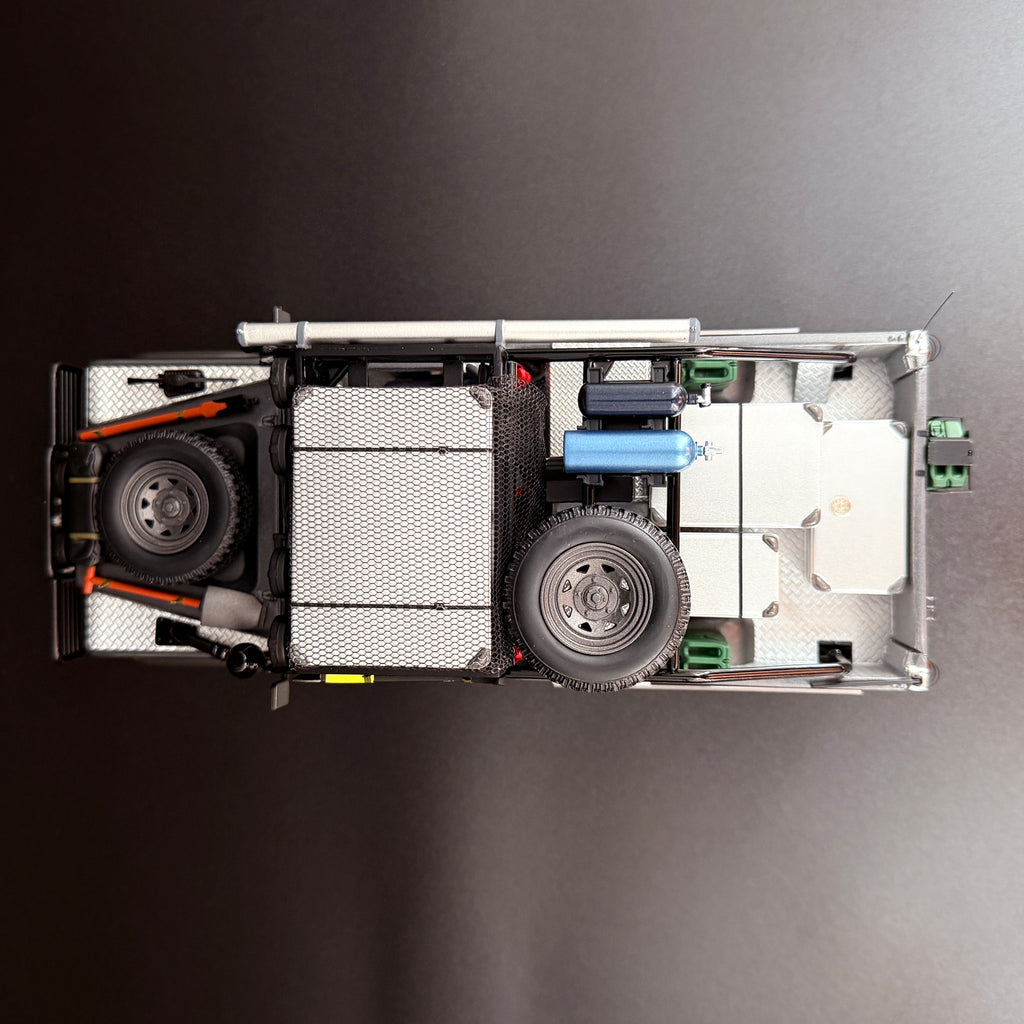 Land Rover Defender Movie (2001 Tomb Raider) Edition 1:18 Maßstab von KYOSHO