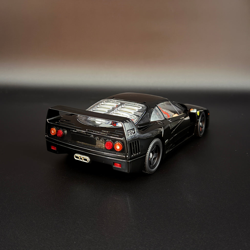 Ferrari F40 – Schwarz Maßstab 1:18 von KYOSHO