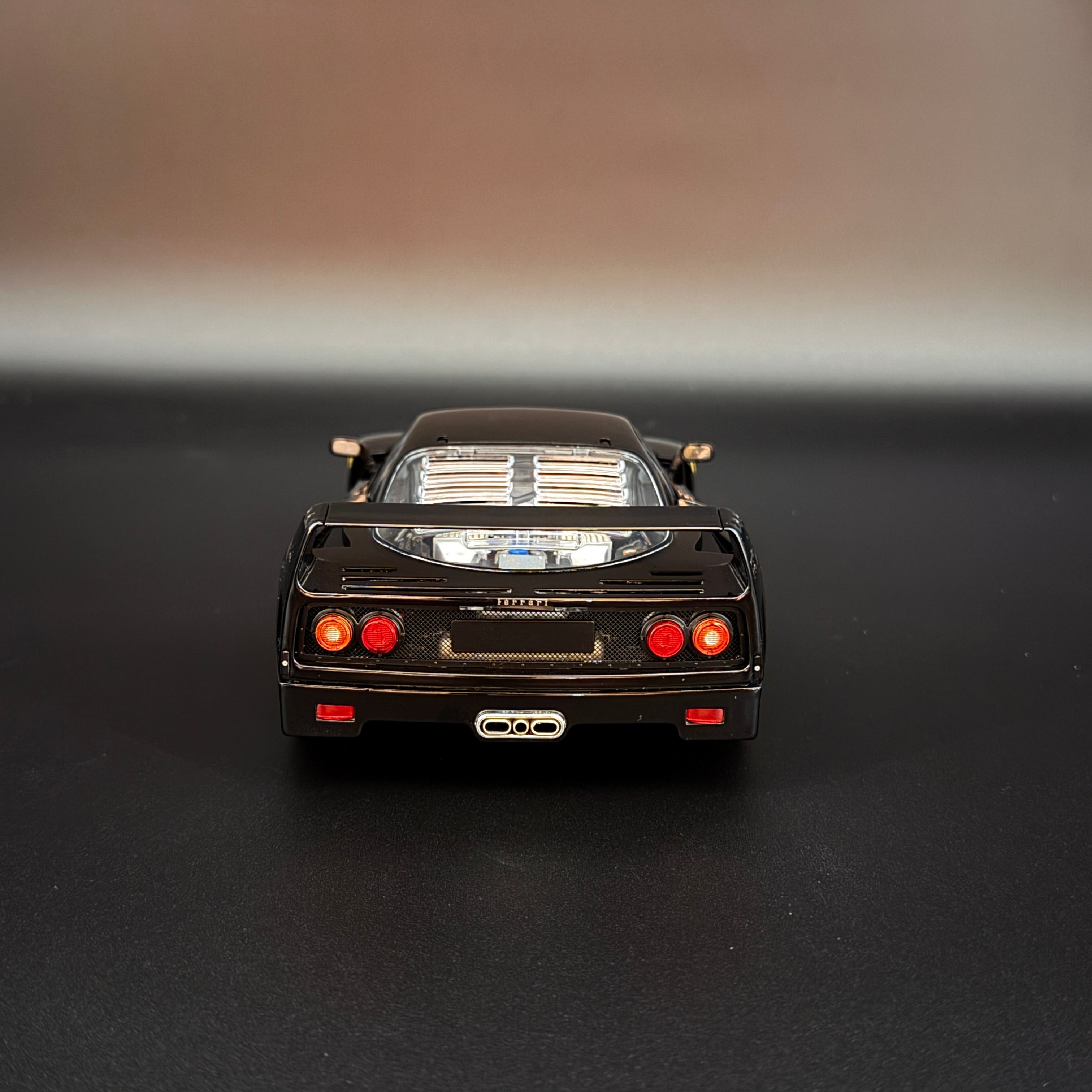 Ferrari F40 – Schwarz Maßstab 1:18 von KYOSHO