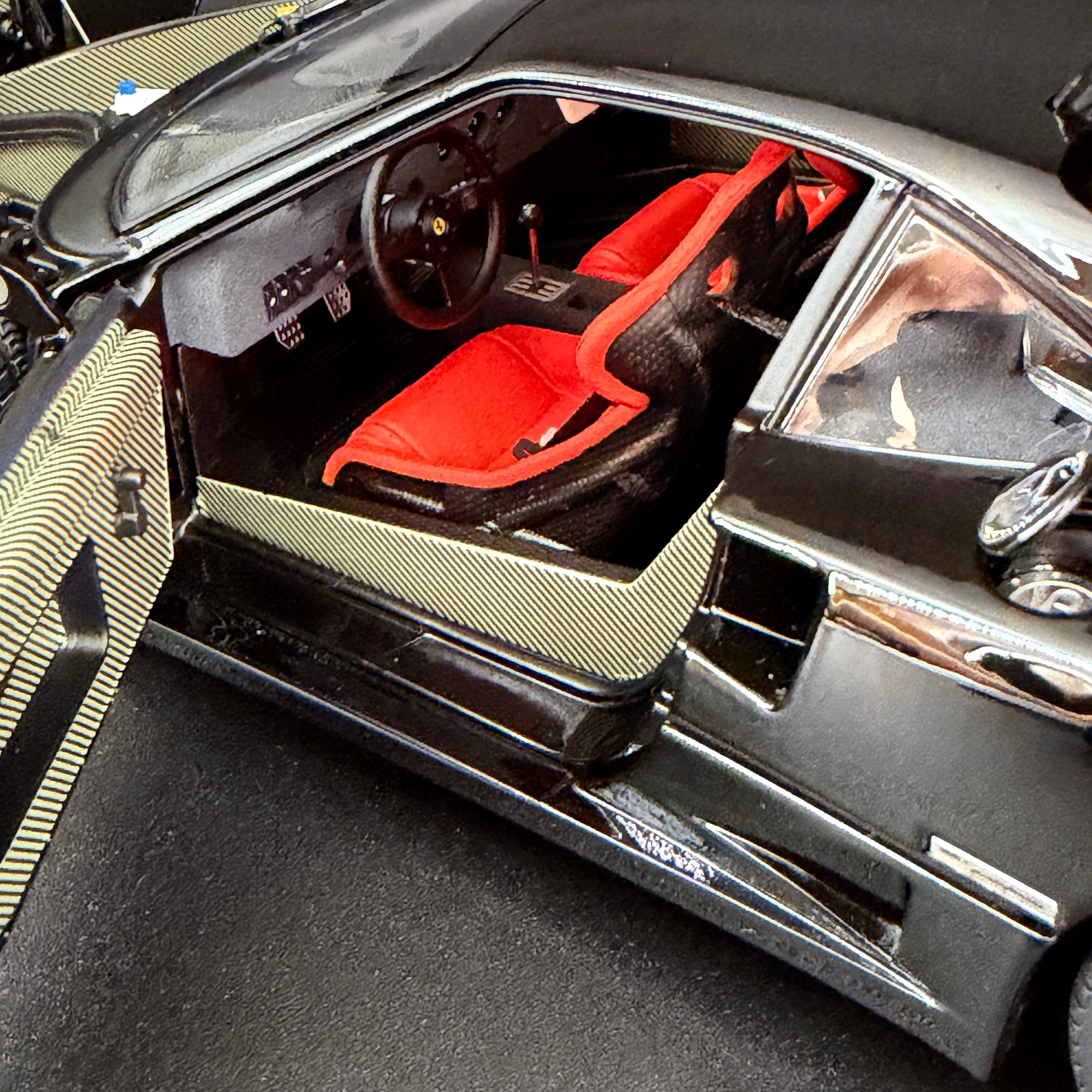 Ferrari F40 – Schwarz Maßstab 1:18 von KYOSHO