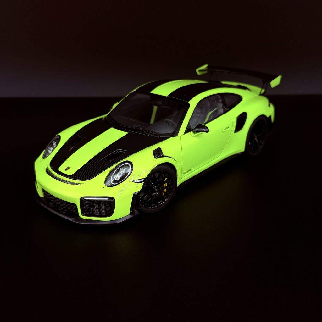 Porsche 911 GT2 RS Weissach Paket (991.2) – Acidgrün Maßstab 1:18 von AUTOart
