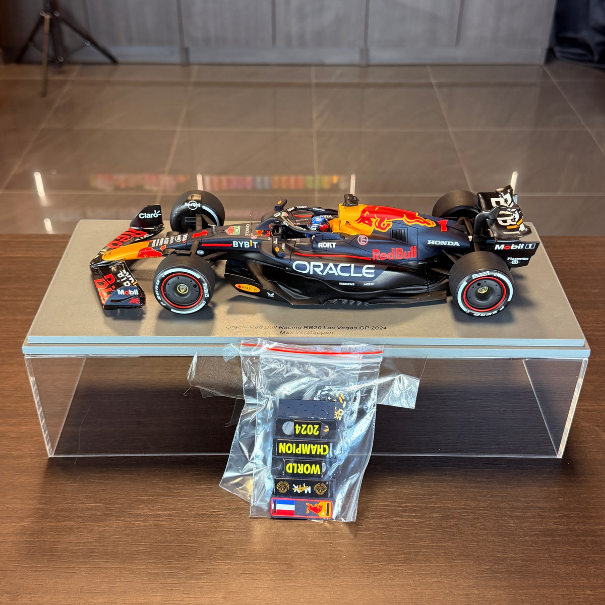 Oracle Red Bull Racing RB20 č. 1 Max Verstappen Velká cena Las Vegas 2024 1:18 od Spark