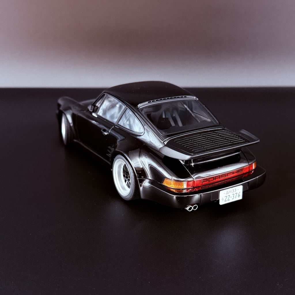 Porsche 911 Turbo (930) „BlackBird“ – Wangan Midnight Comic #1 Version im Maßstab 1:18 von AUTOart