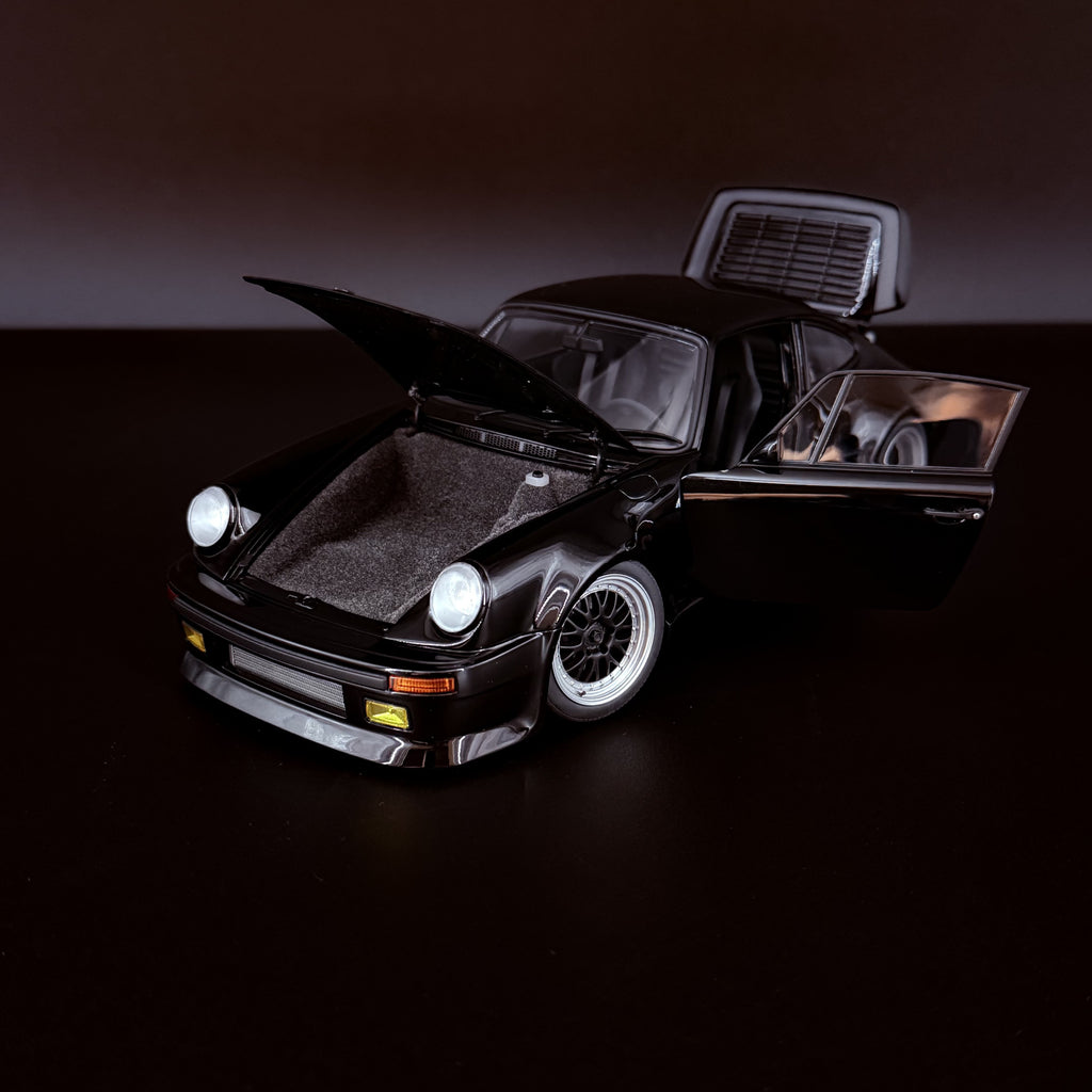 Porsche 911 Turbo (930) „BlackBird“ – Wangan Midnight Comic #1 Version im Maßstab 1:18 von AUTOart