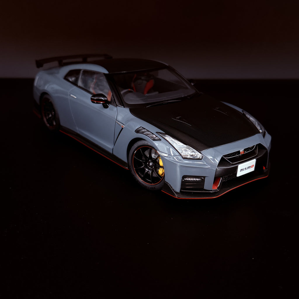 Nissan GT-R (R35) NISMO Special Edition – NISMO Stealth Grey im Maßstab 1:18 von AUTOart