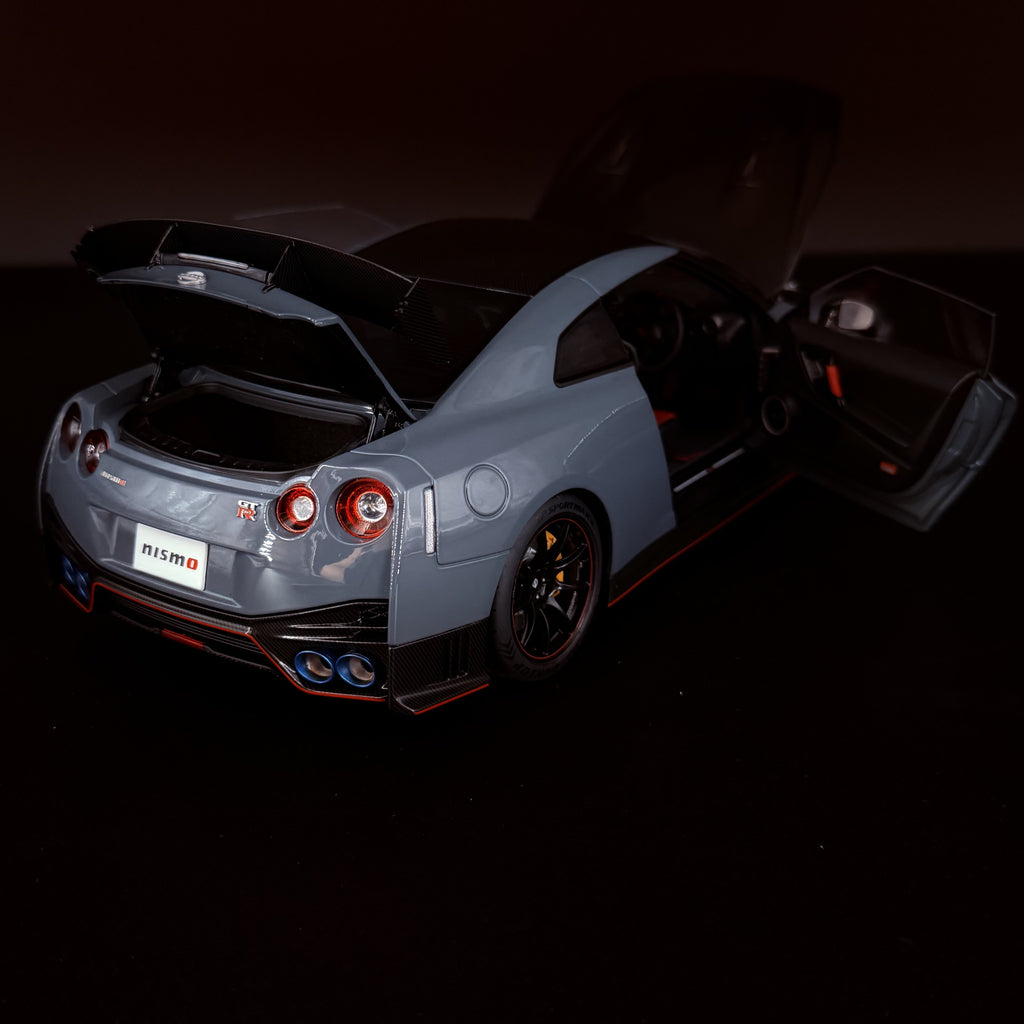 Nissan GT-R (R35) NISMO Special Edition – NISMO Stealth Grey im Maßstab 1:18 von AUTOart