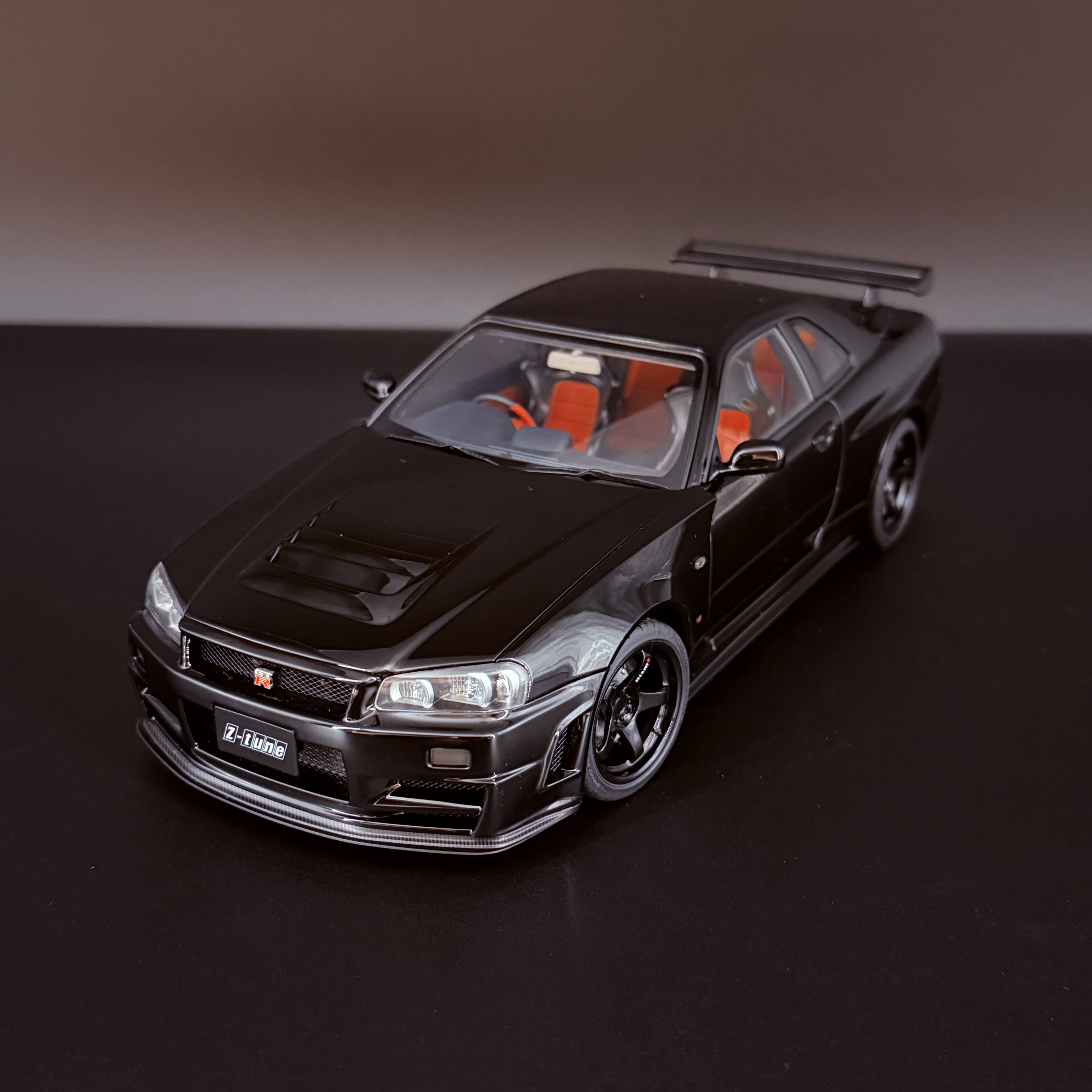 Nissan Skyline GT-R (R34) NISMO Z-Tune 2002 – Pearl Black 1:18 Maßstab von AUTOart