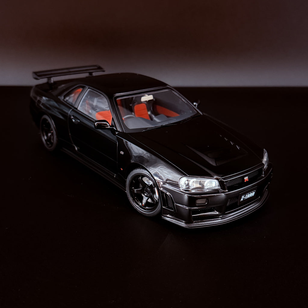 Nissan Skyline GT-R (R34) NISMO Z-Tune 2002 – Pearl Black 1:18 Maßstab von AUTOart