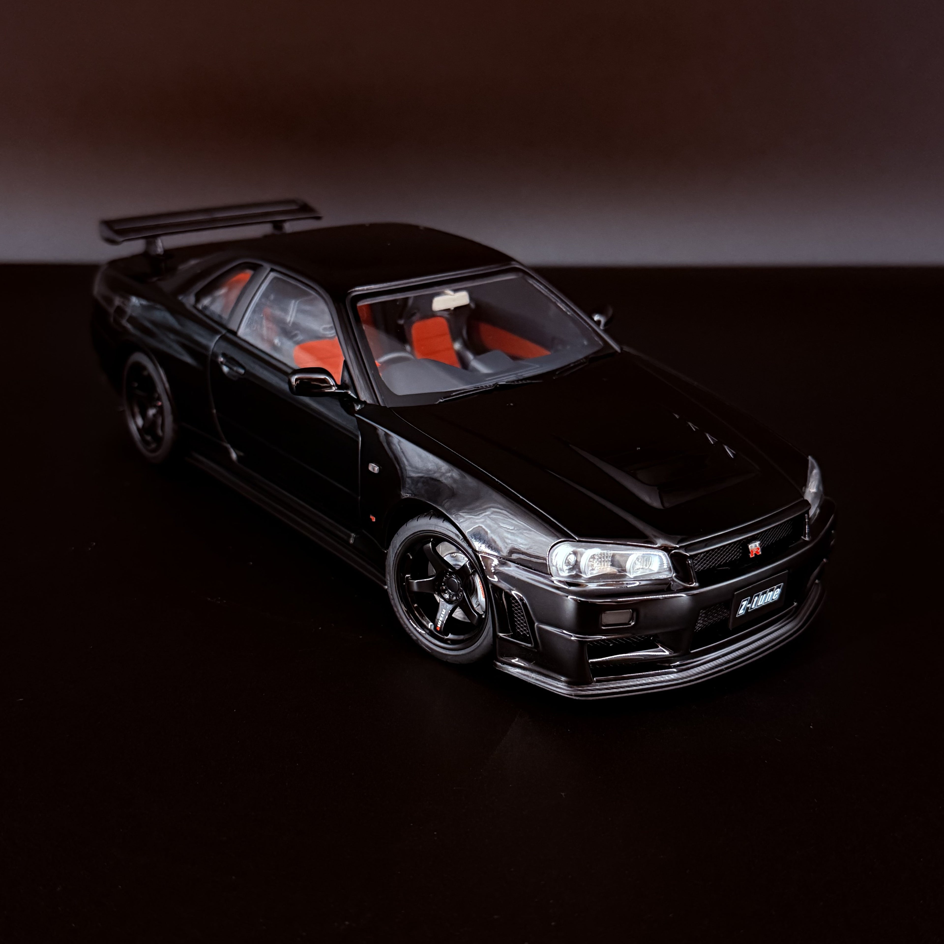 Nissan Skyline GT-R (R34) NISMO Z-Tune 2002 – Pearl Black 1:18 Maßstab von AUTOart