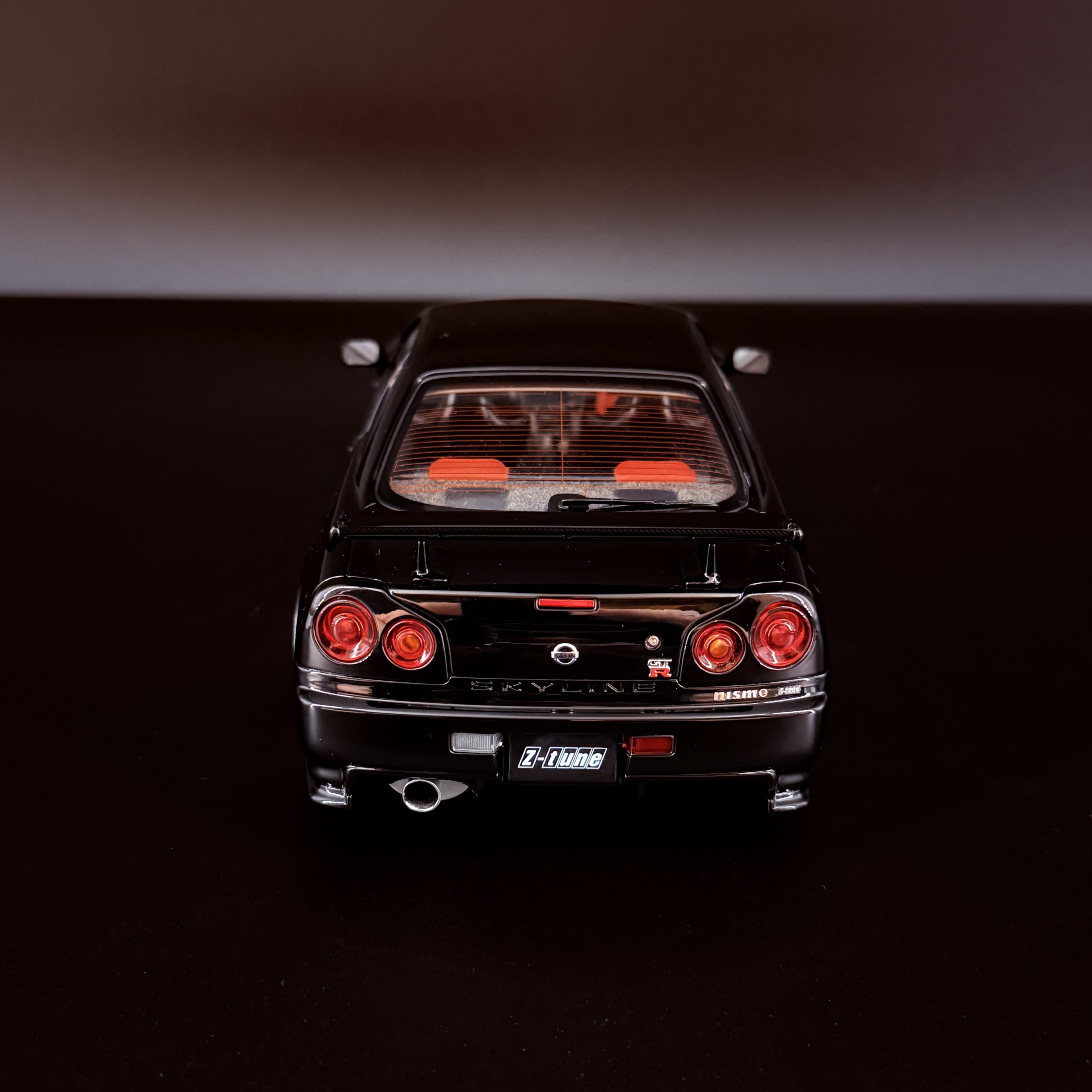 Nissan Skyline GT-R (R34) NISMO Z-Tune 2002 – Pearl Black 1:18 Maßstab von AUTOart