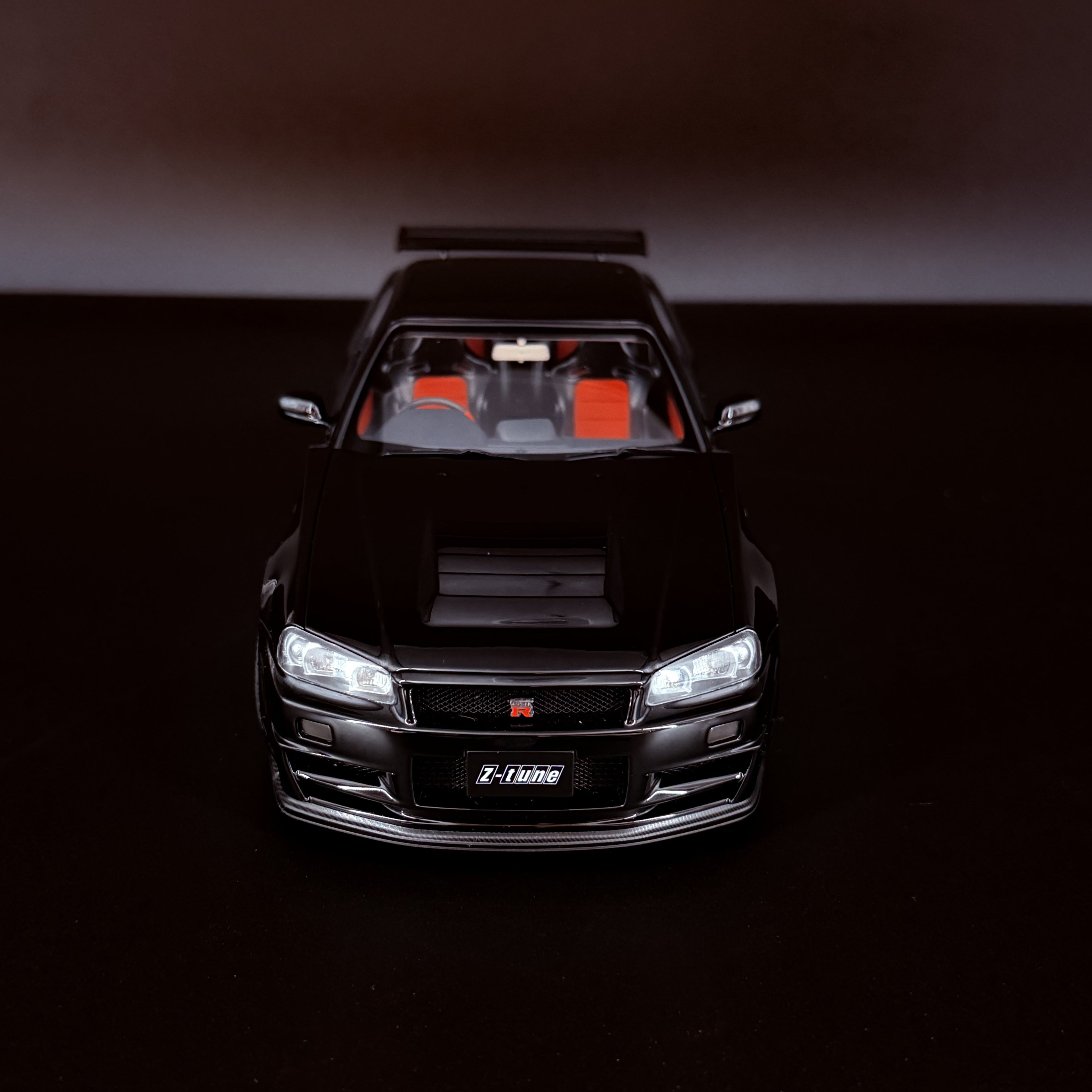 Nissan Skyline GT-R (R34) NISMO Z-Tune 2002 – Pearl Black 1:18 Maßstab von AUTOart