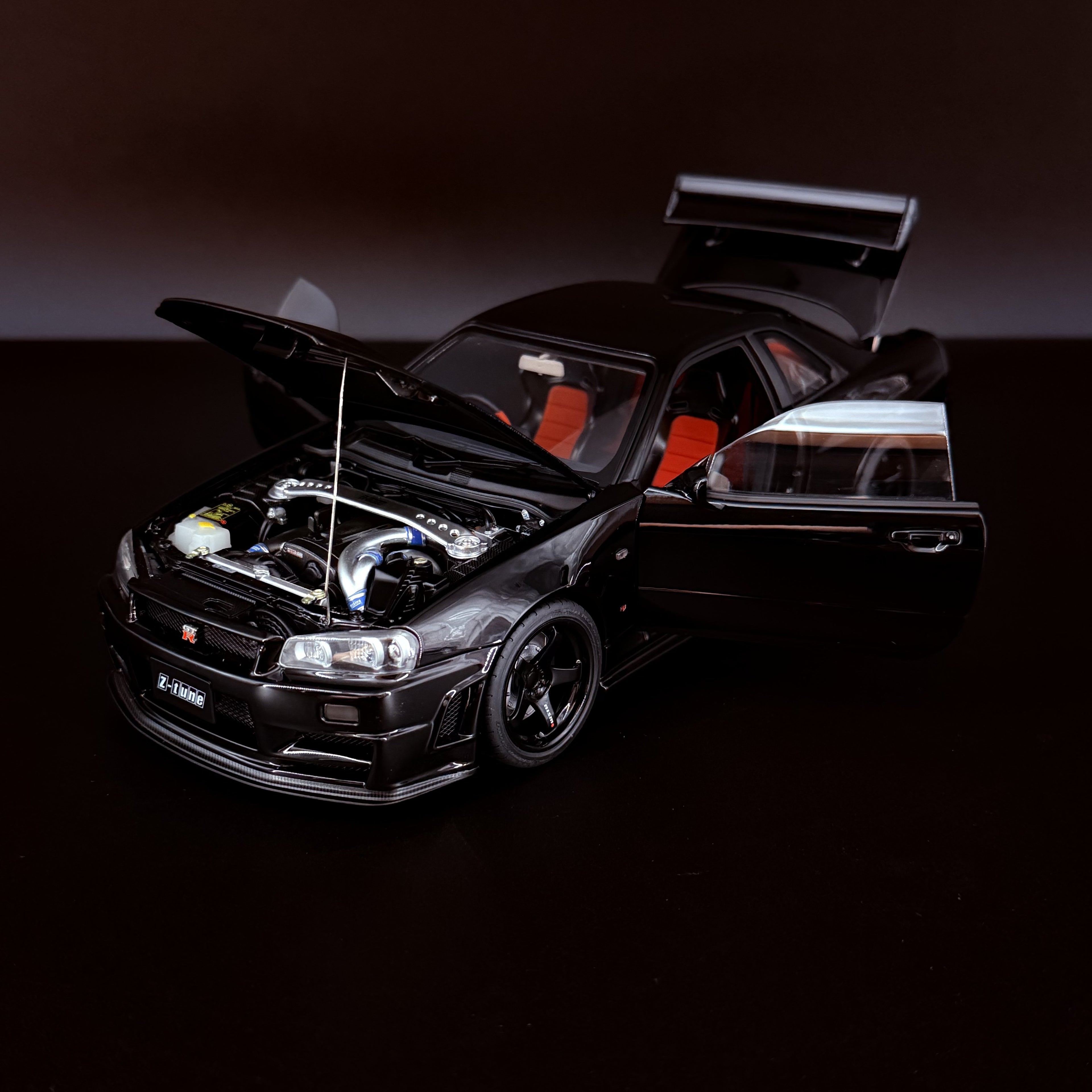 Nissan Skyline GT-R (R34) NISMO Z-Tune 2002 – Pearl Black 1:18 Maßstab von AUTOart