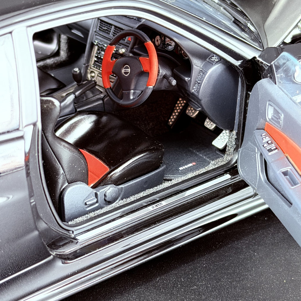 Nissan Skyline GT-R (R34) NISMO Z-Tune 2002 – Pearl Black 1:18 Maßstab von AUTOart