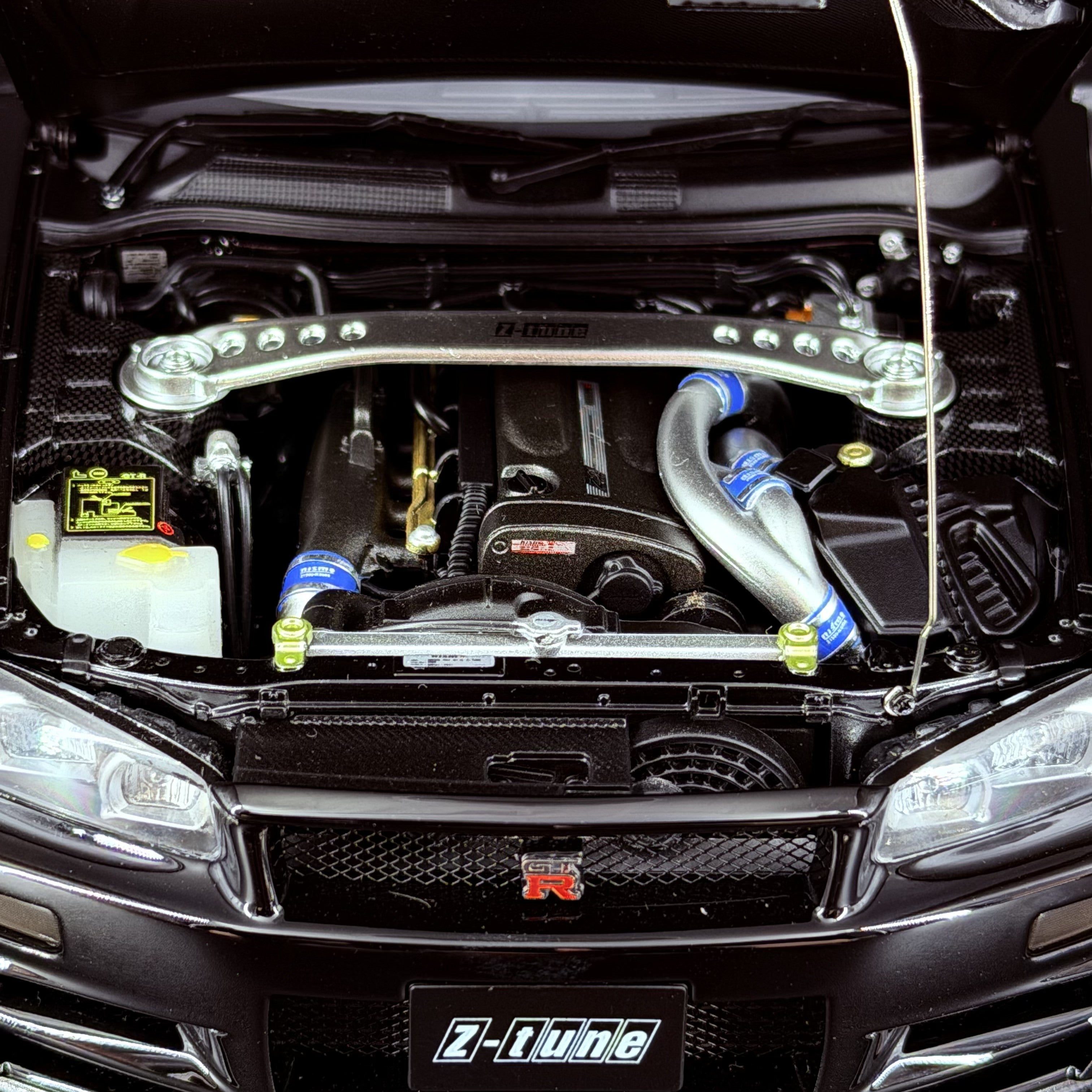 Nissan Skyline GT-R (R34) NISMO Z-Tune 2002 – Pearl Black 1:18 Maßstab von AUTOart