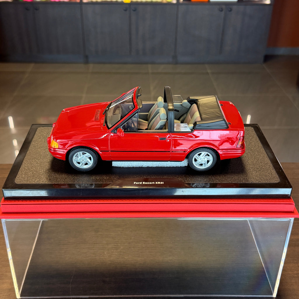 Ford Escort Mk4 XR3i Cabriolet 1986 – Flamenco Red 1:18 od OttOmobile